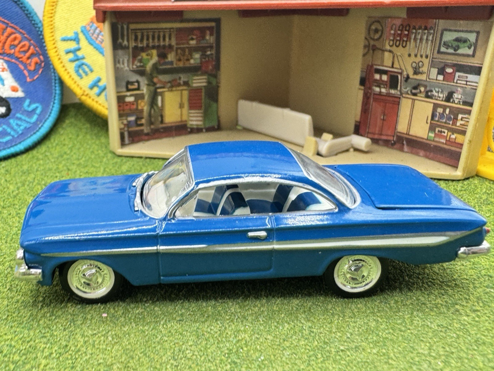 Revell 1961 Chevy Impala Diecast Car NM 1/64th Scale Issue #69 GM 2001