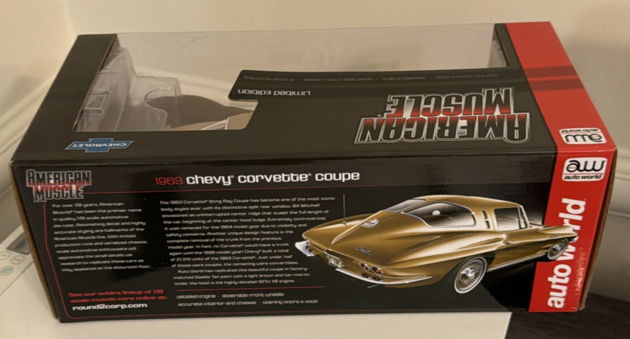 AW 1:18 AUTO WORLD- 1961 CHEVY CORVETTE COUPE DIE-CAST METAL
