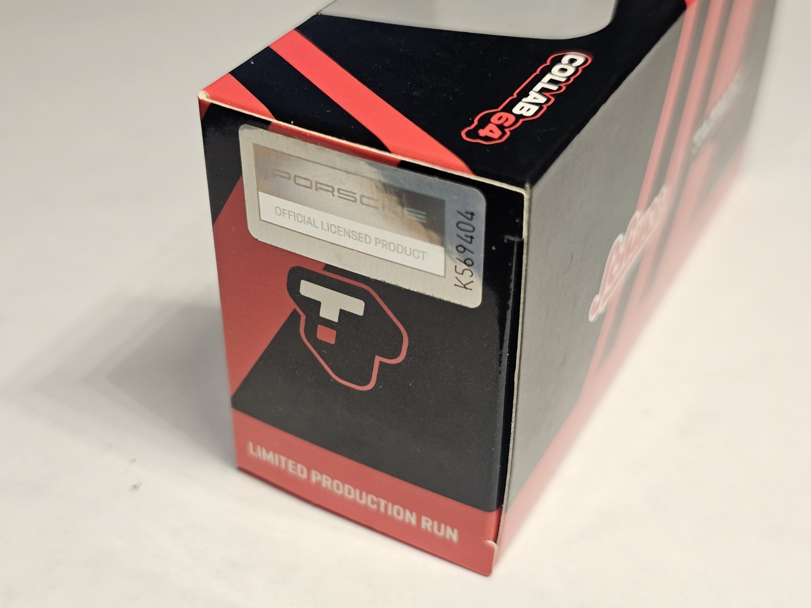 Tarmac Works 1:64 911 (993) GT2 JGTC Taisan Starcard #35 Diecast Model Car