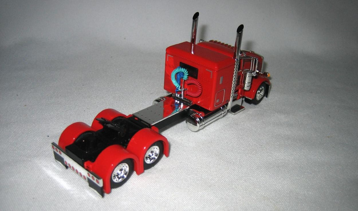1/64 DCP 367 Cab 389 Pete 48” Sleeper (Red)