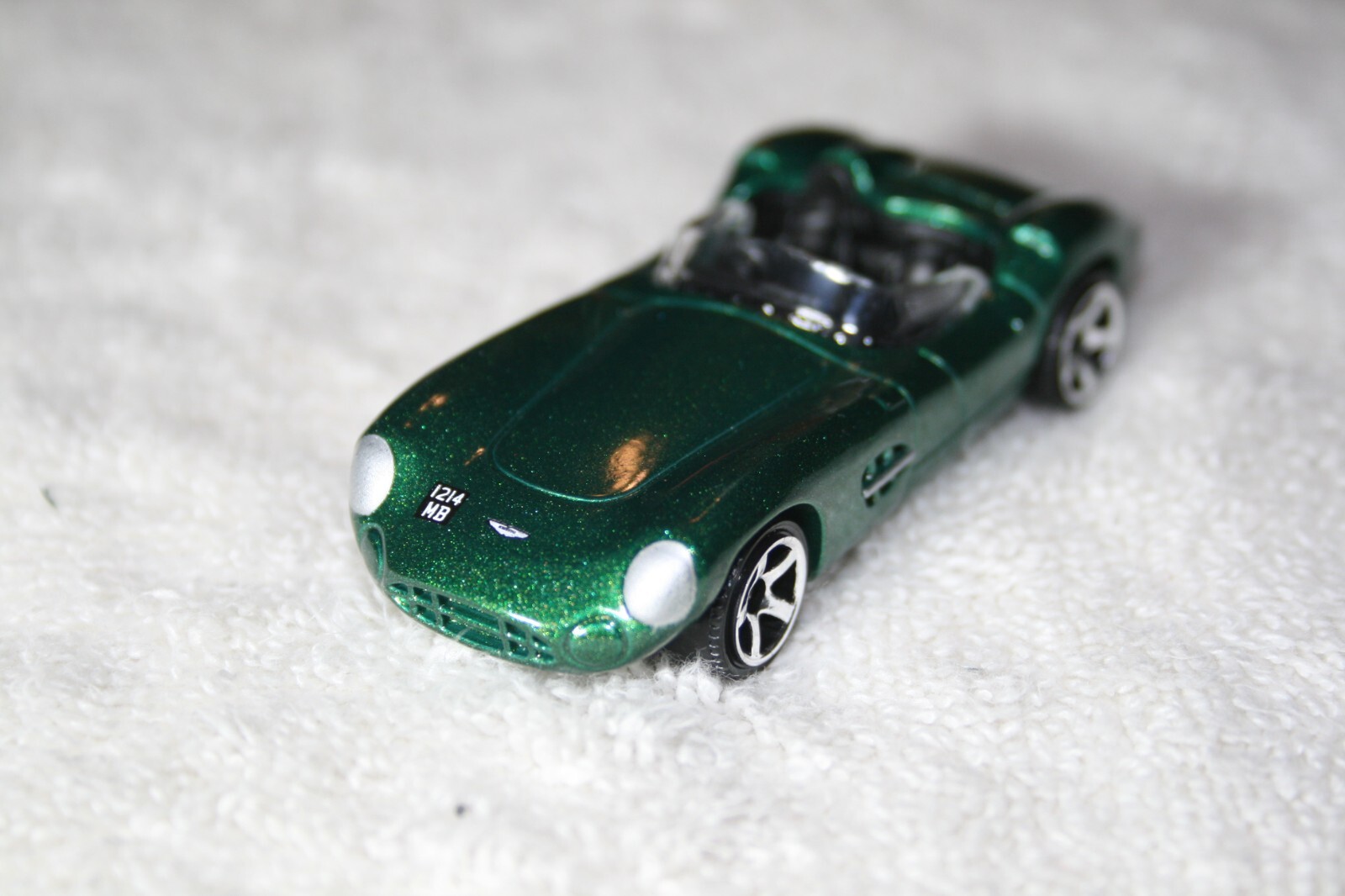 NEW MATCHBOX 1956 DARK GREEN METALLIC ASTON MARTIN DBR1 – 5 SPOKE CHROME WHEELS
