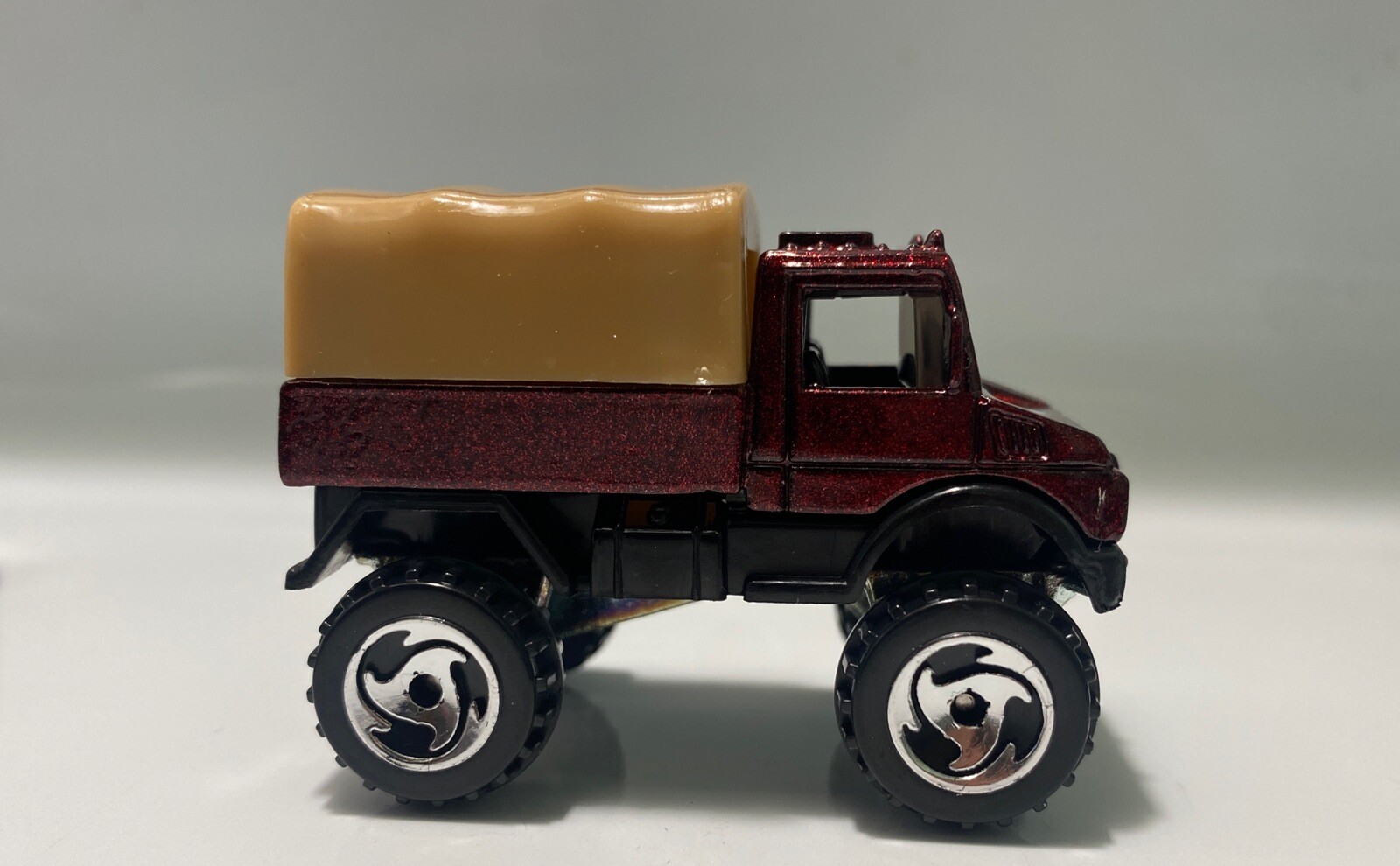 ** 2000 Hot Wheels MERCEDES-BENZ UNIMOG w/ REMOVABLE TOP MINT BLISTER PULL **