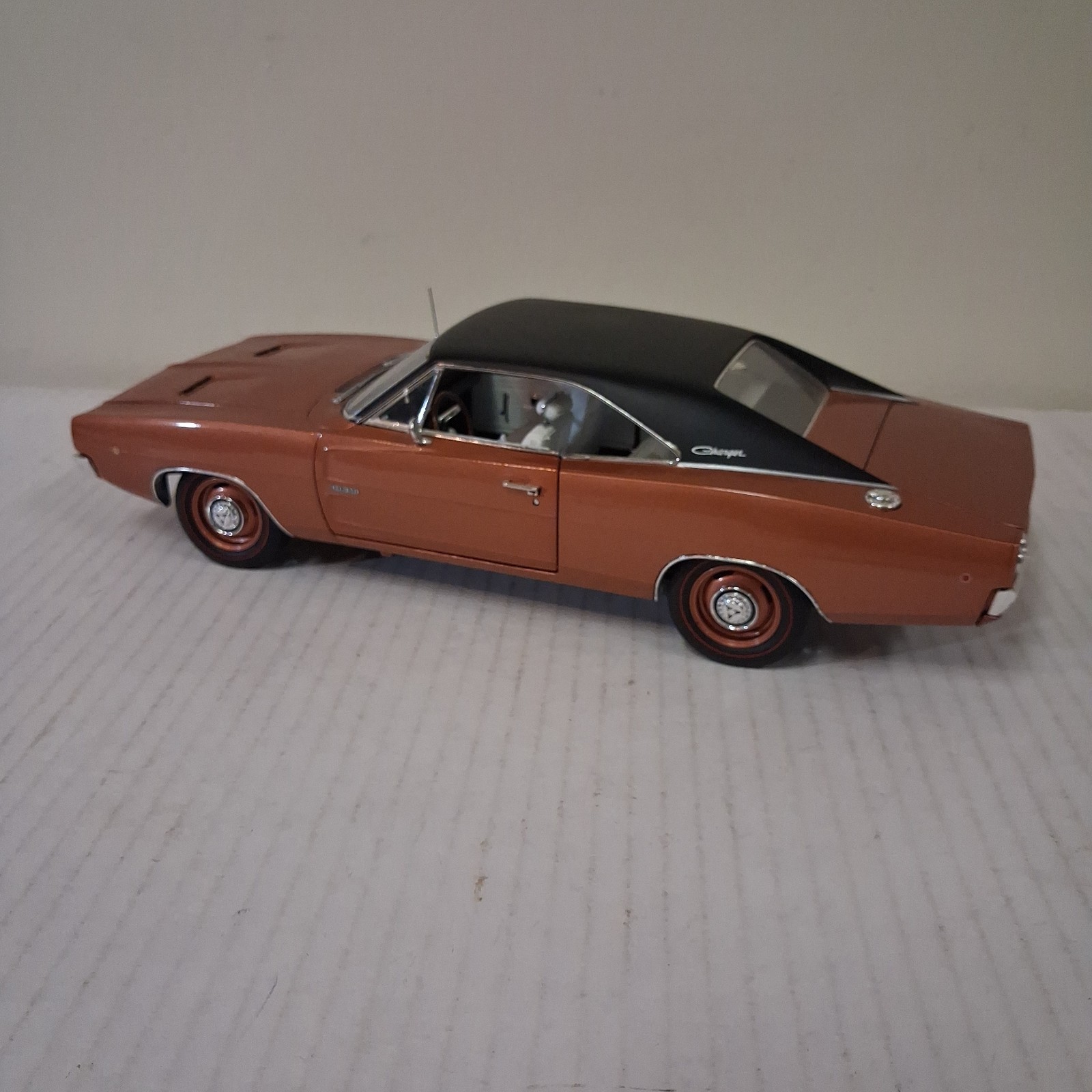 AUTO WORLD 1/18 Diecast BRONZE 1968 DODGE CHARGER R/T SPECIAL 1 OF 1002 Copper