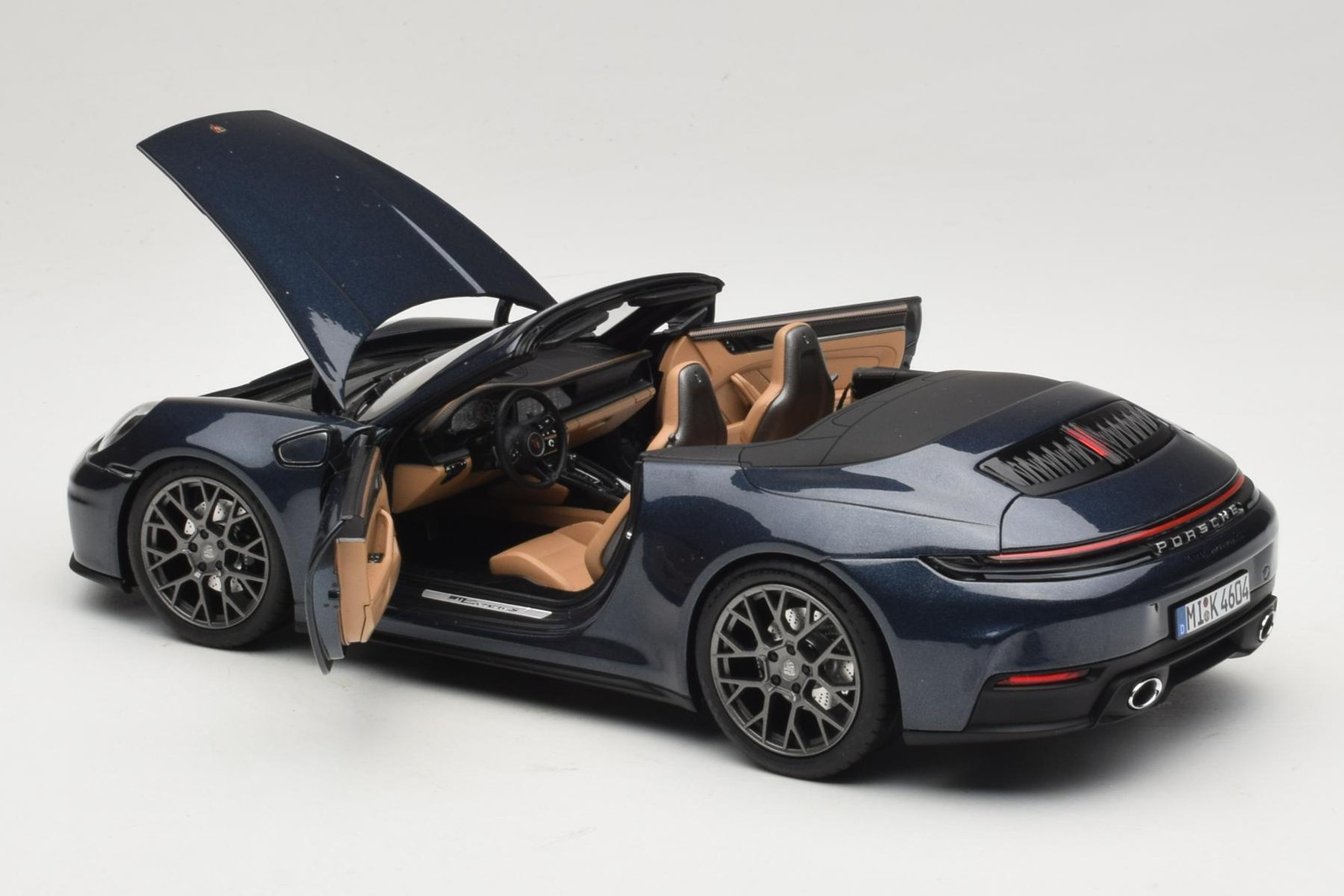 187180 Porsche 911 992.2 Carrera Cabriolet Yachting Blue Norev 1/18