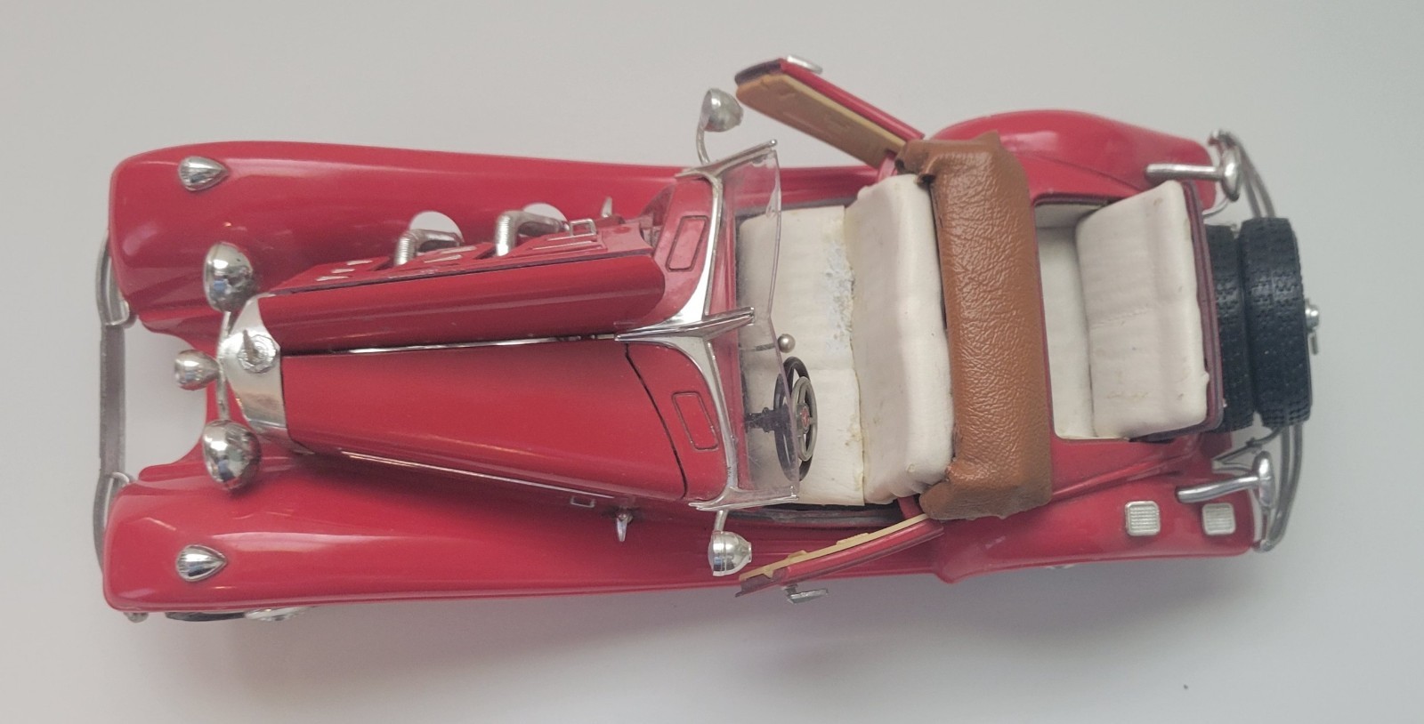 1936 Mercedes Benz 500 K Roadster 1:20 by Bburago Model #3020 with Stand