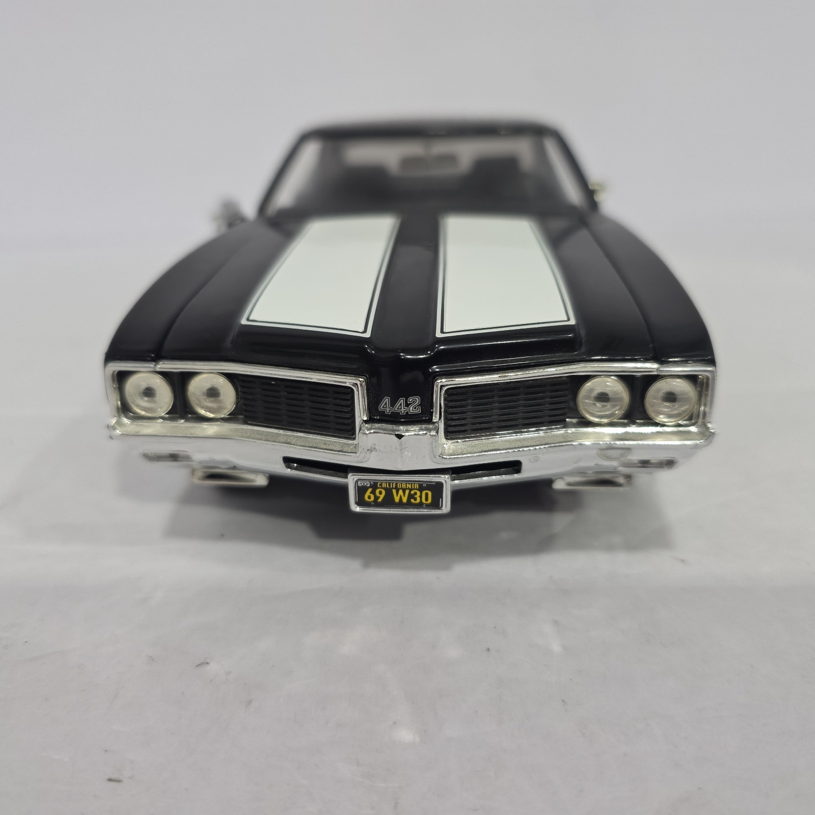 Ertl – 1969 Oldsmobile 442 W-30 Black – 1:18 Diecast – No Box