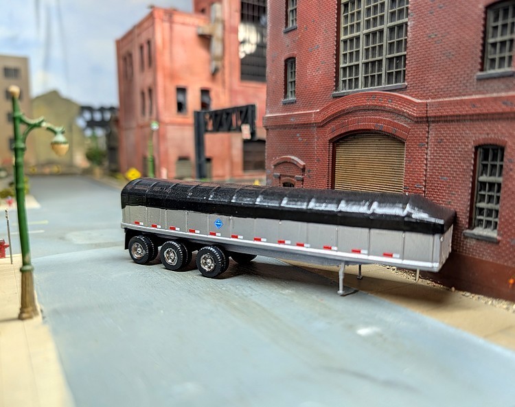 1/87 HO Scale Custom Built 3D Printed 42′ Covered 3 Axle Dump Trailer