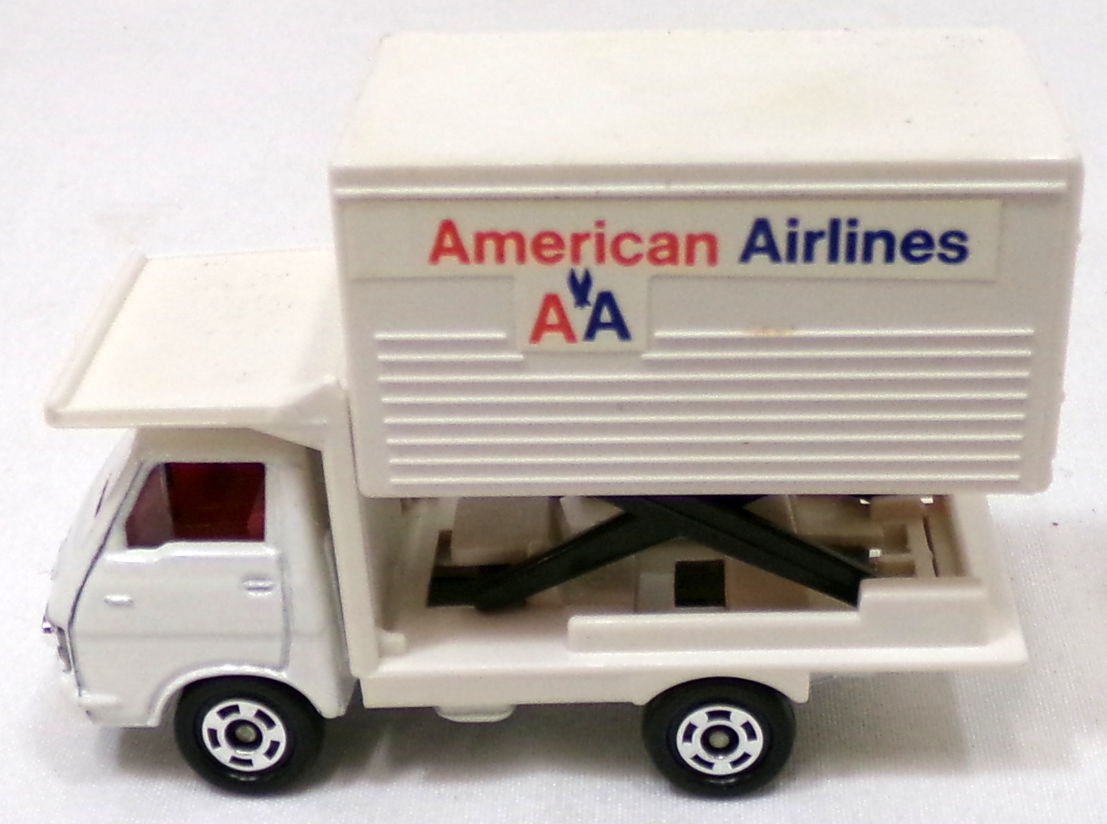 Vintage Tomica Isuzu Elf Truck 1/64 Scale Loose Vehicle Made In Japan