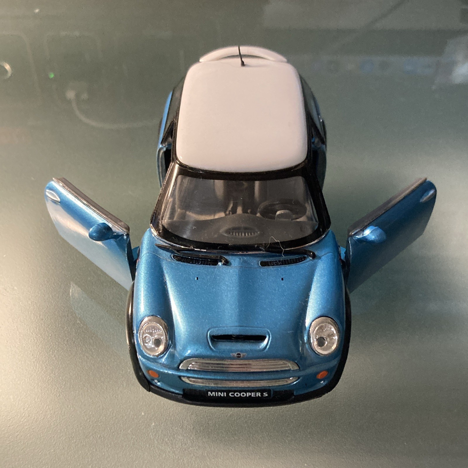 Kinsmart MINI Mini Cooper S Blue/White Roof Diecast Car Model Opening Doors