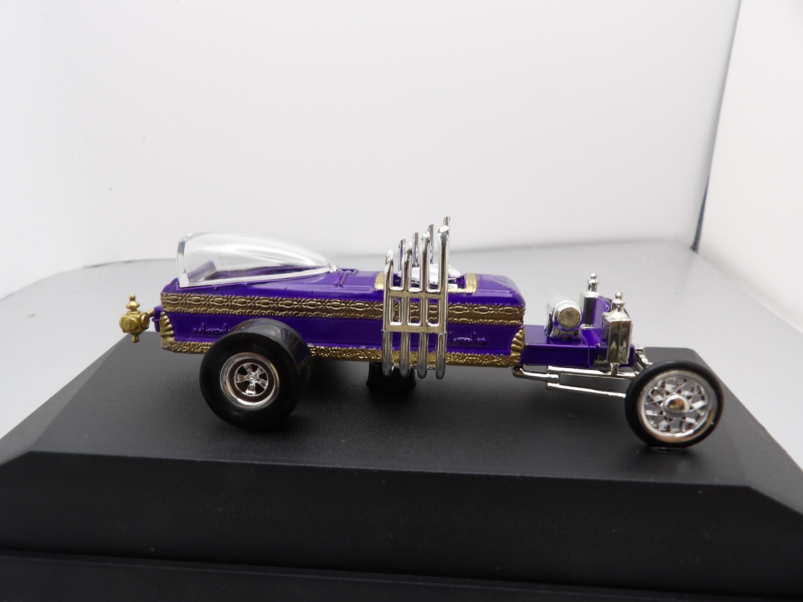 THE MUNSTERS DRAG-U-LA 1996 JOHNNY LIGHTNING MAGMAS 1:43 DIE-CAST