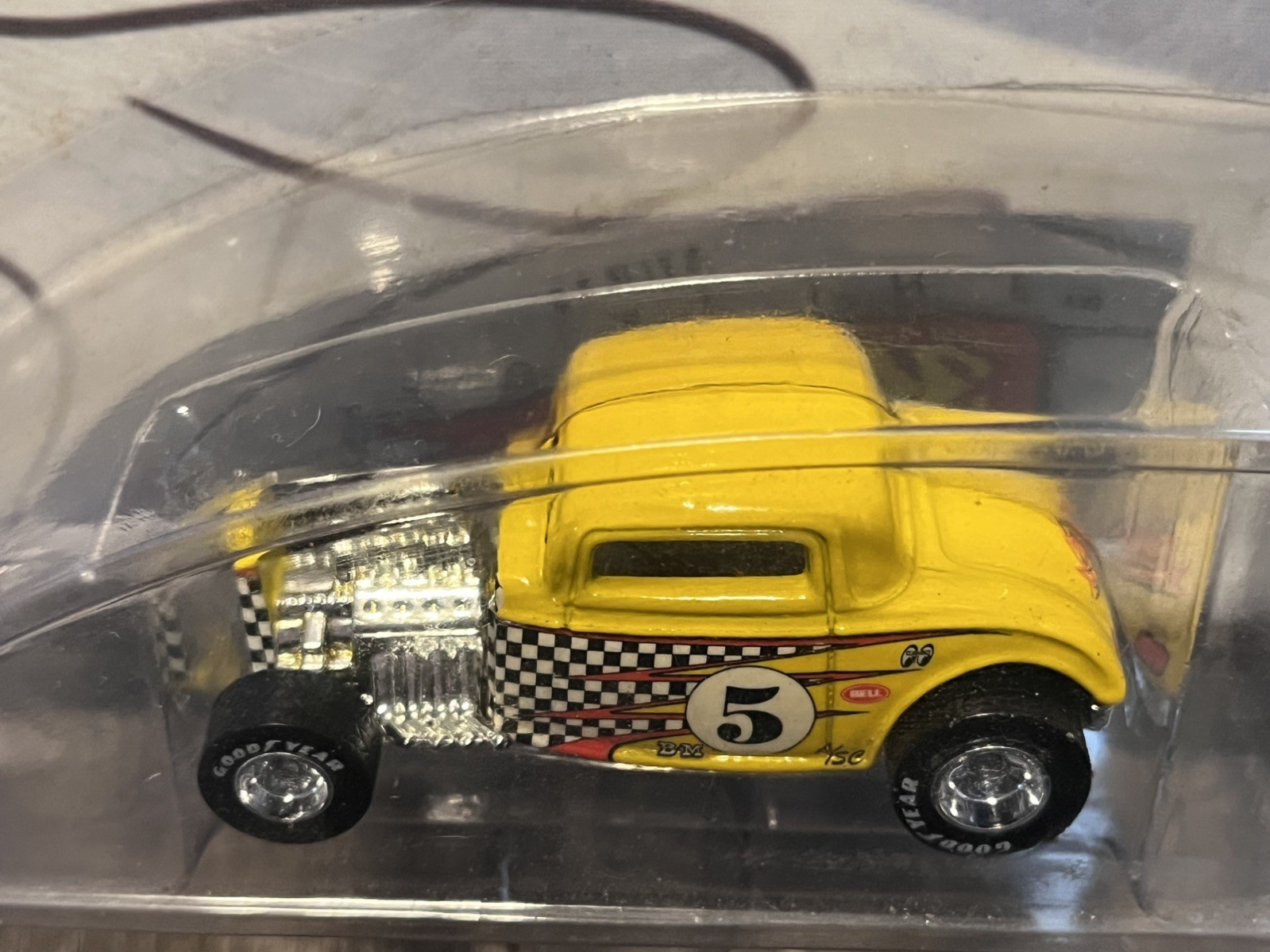 100% Hot Wheels Yellow ‘32 Ford Hot Rod Rod & Custom Magazine