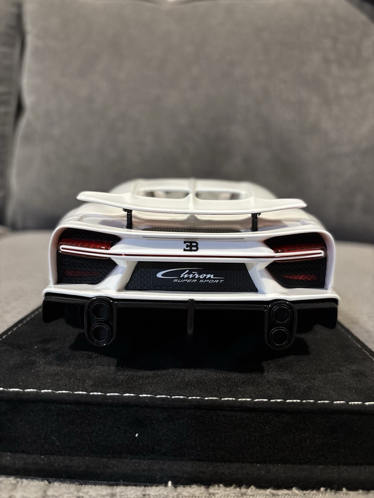 1/18 HH Henson & Heaven Bugatti Chiron Super Sport White/Red Limited 30pcs
