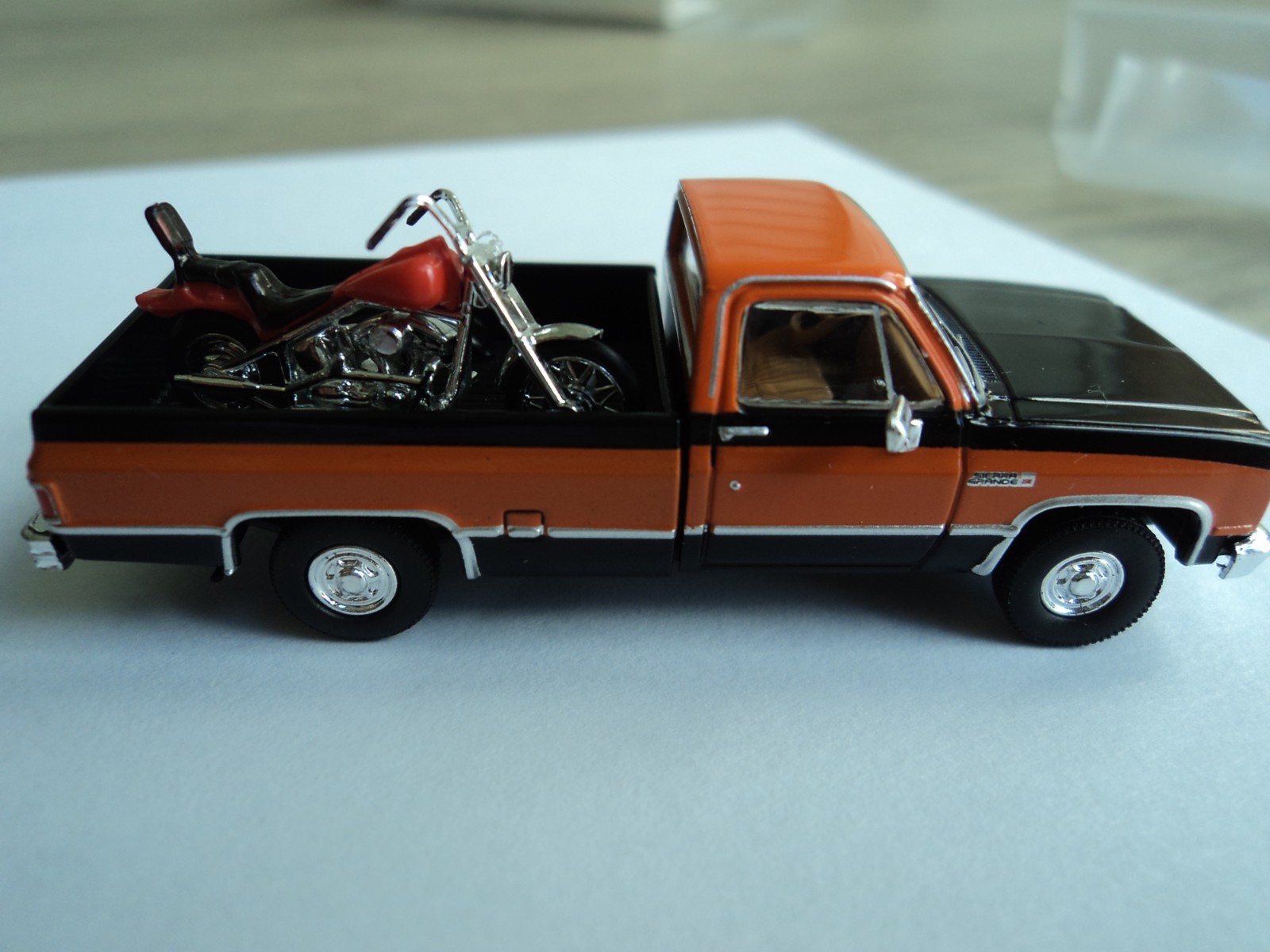 BREKINA 1981 GMC SIERRA GRANDE w /MOTORCYCLE ORANGE / BLACK HO 1/87 PLASTIC