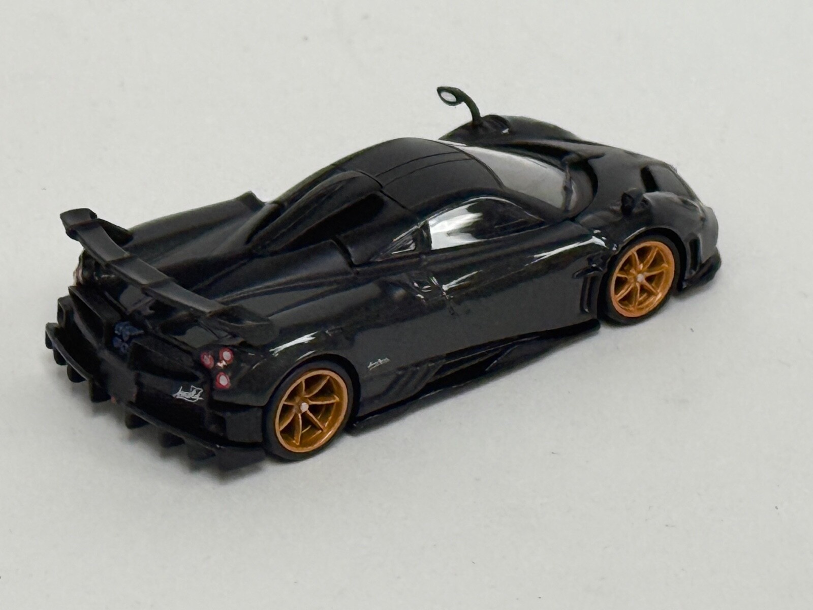1/64 TARMAC Global 64 Pagani Imola in Gray Knockhill MIX2