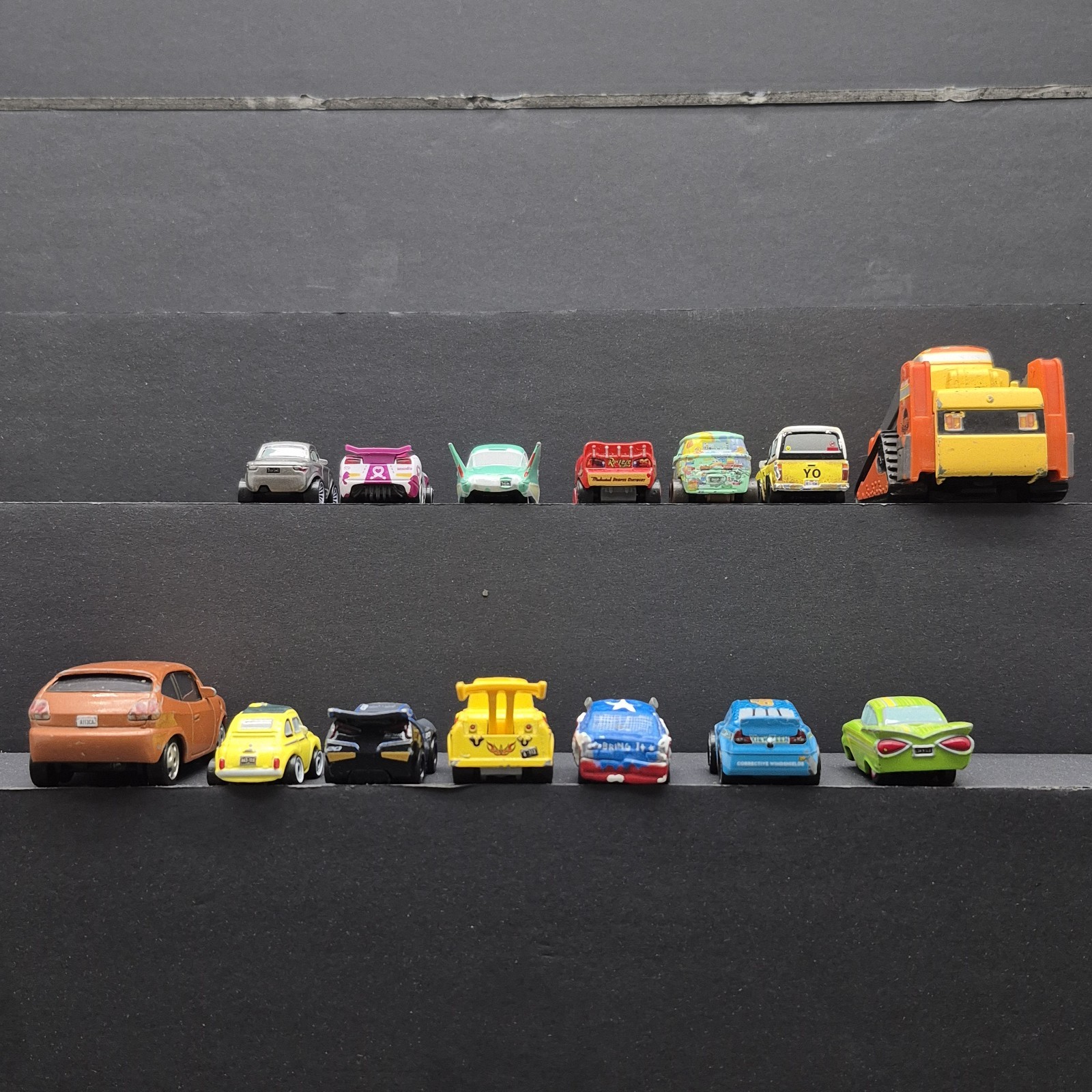 Disney Pixar Cars Mini Racers Mixed Lot of 16 Die-Cast Vehicles/Lightning McQue