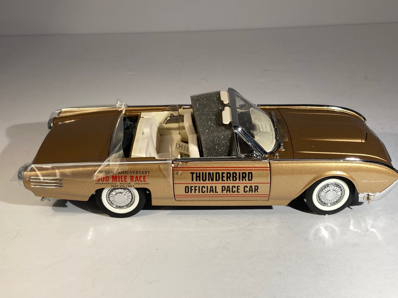 Danbury Mint 1:24 Ford Thunderbird Indy 500 Pace Car Diecast Gold