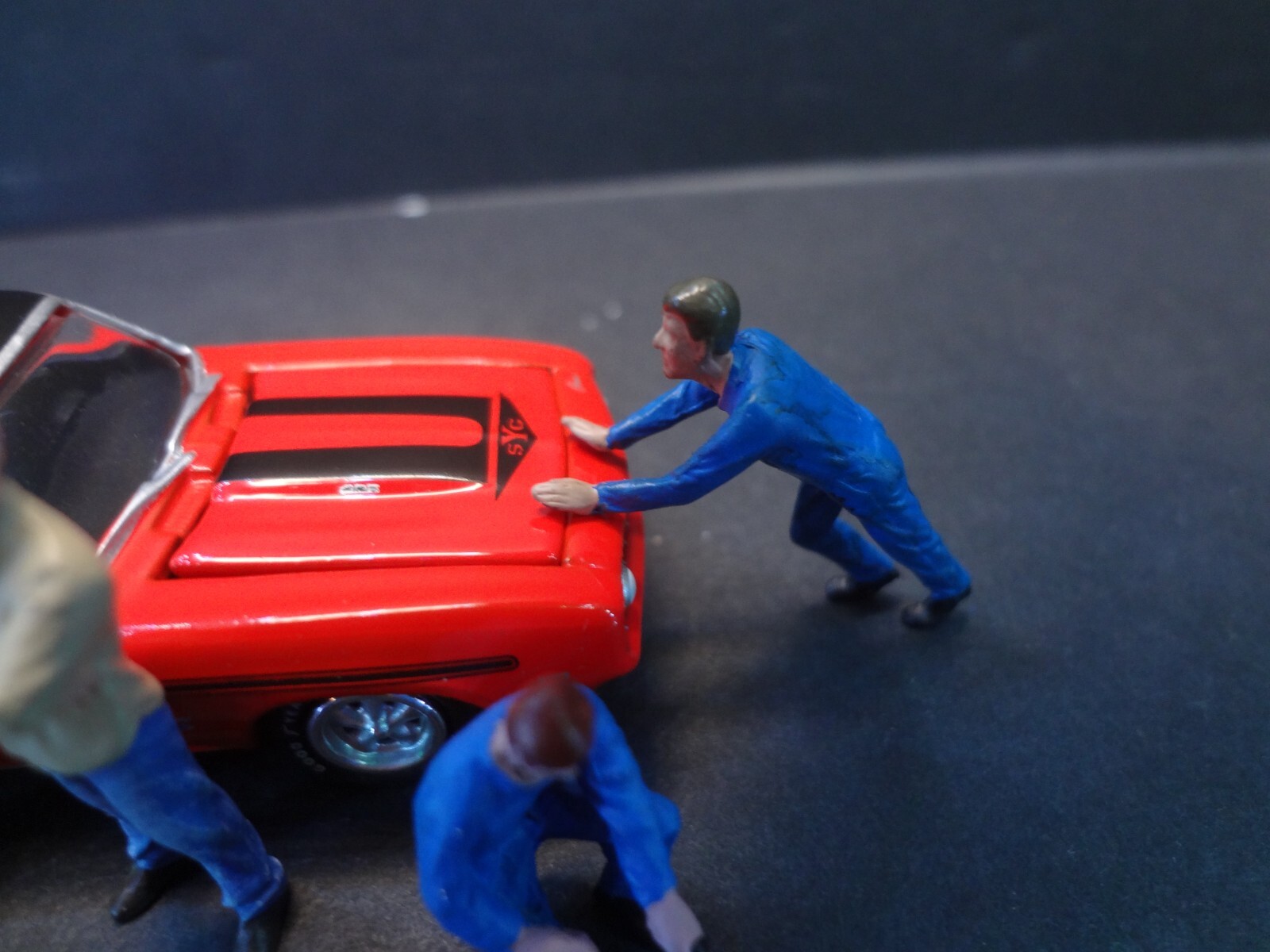 1:64 Scale figure set VIP mechanics & bossman blue set – CAR IS NOT included.