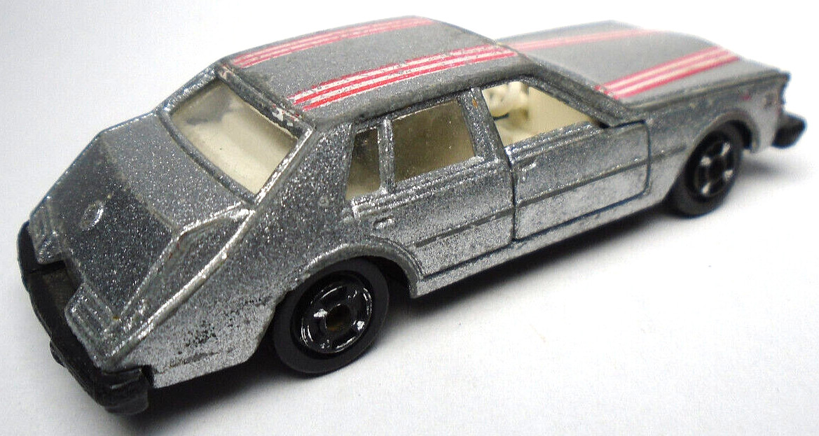 VINTAGE MADE IN HONG KONG CADILLAC SEVILLE SILVER 3″ DIECAST CAR OPENING DOORS