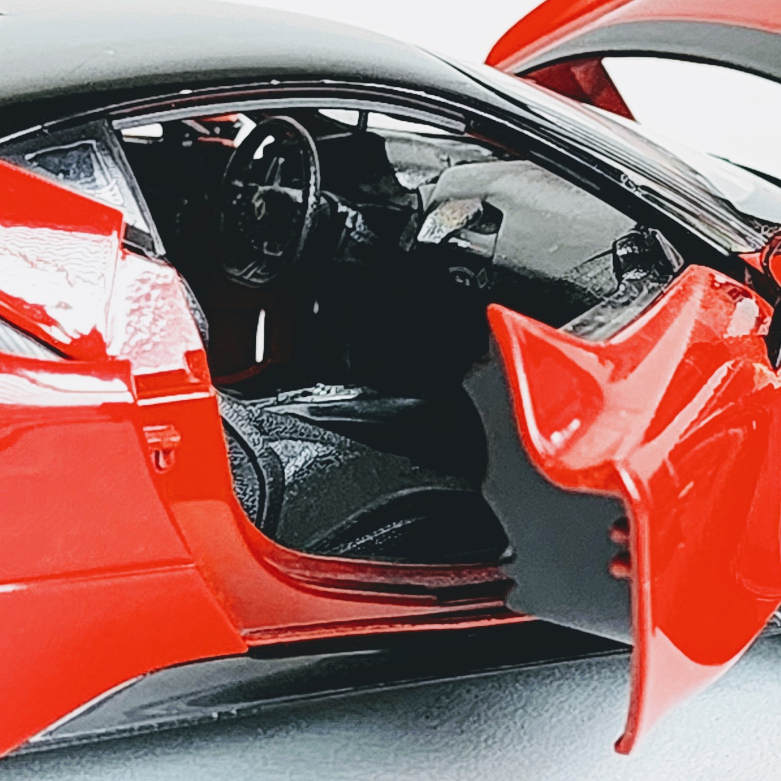 Maisto Special Edition Ferrari SF90 Stradale Red 1:18 Diecast