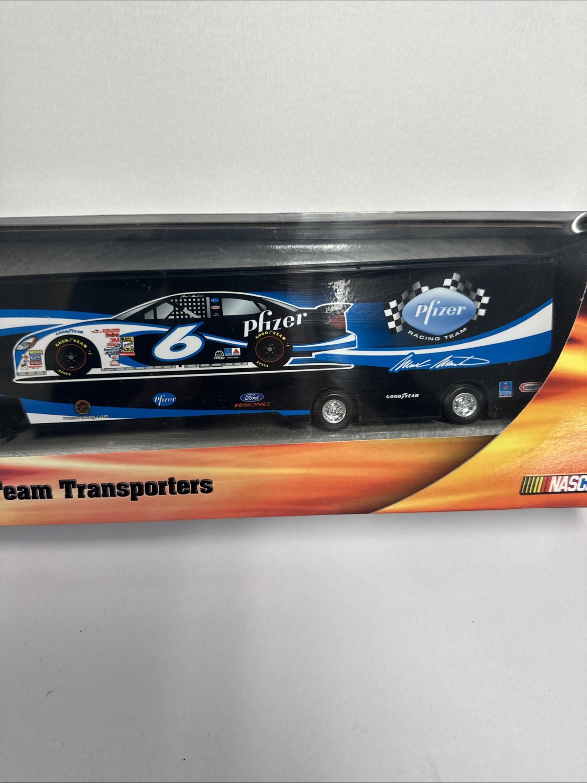 HOT WHEELS TEAM TRANSPORTERS , MARK MARTIN #6, NASCAR FACTORY SEALED NEW 1/64
