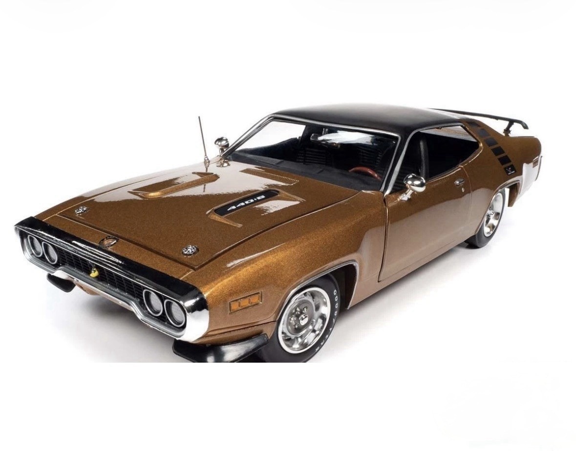 1971 Plymouth Road Runner Gold Leaf Metallic 1/18 Auto World HTF !