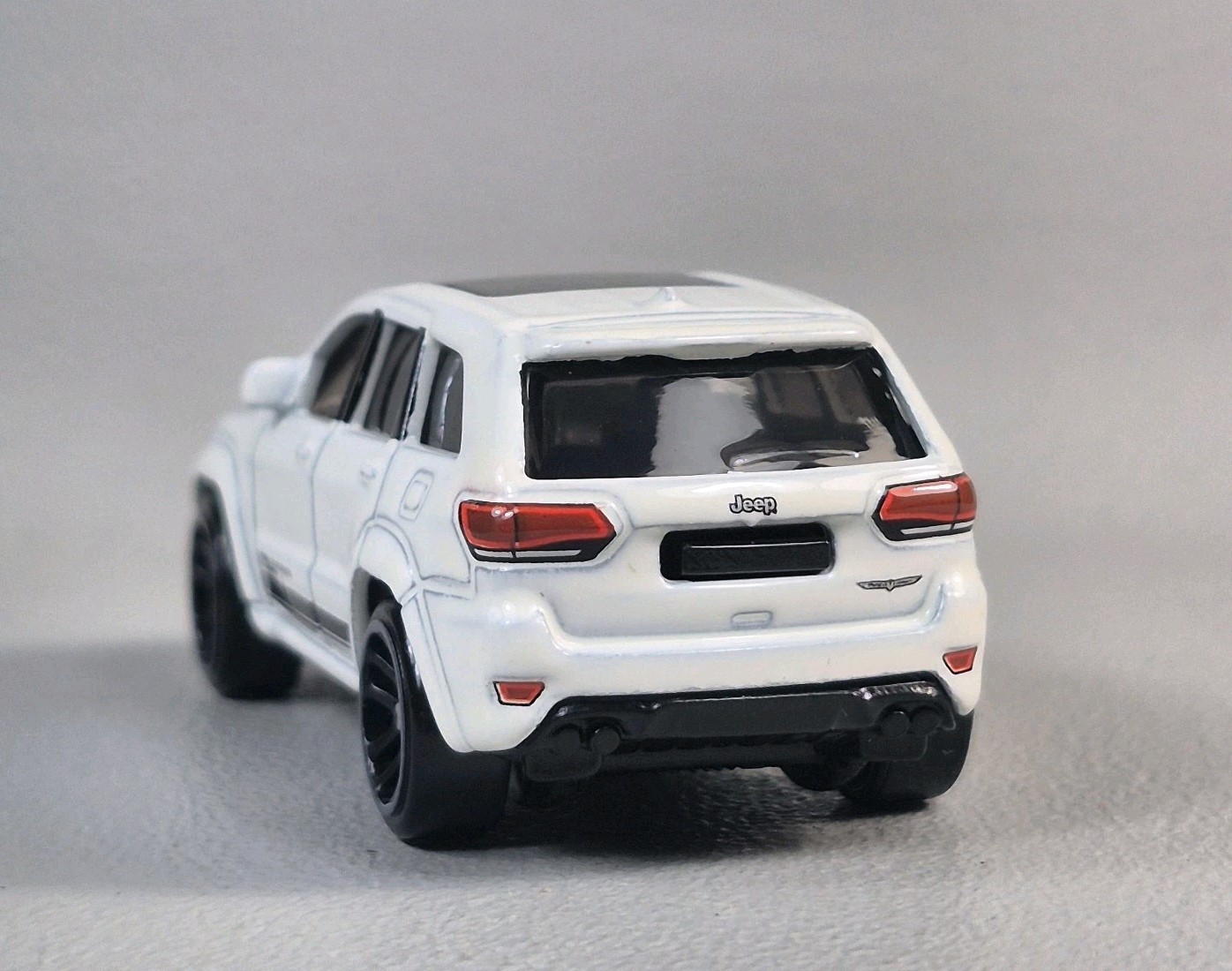 2019 JEEP GRAND CHEROKEE TRACKHAWK Diorama Collectible DieCast Model 1:64 LOOSE