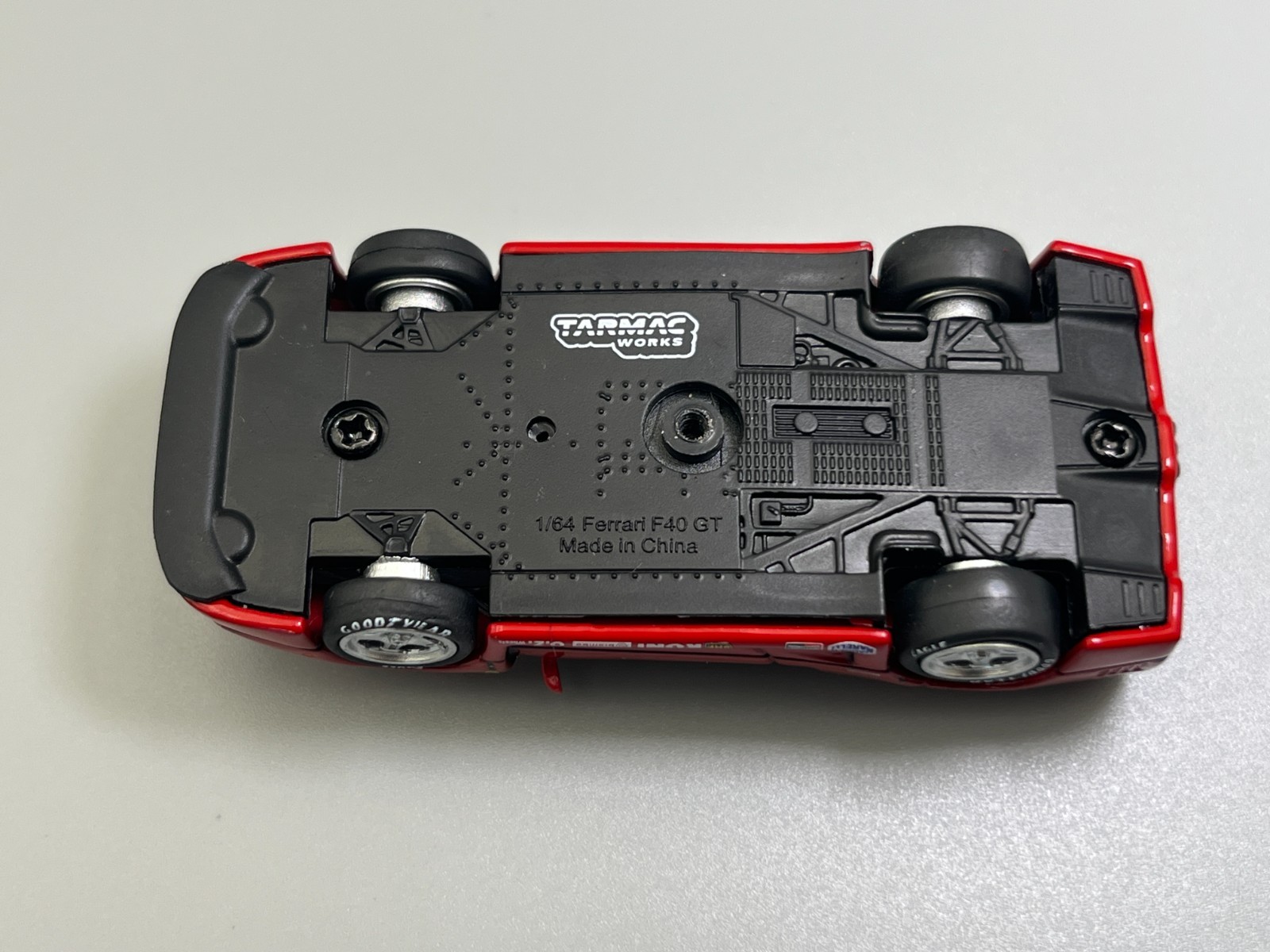 Ferrari F40 Rosso Corsa Tarmac Works Road64 1/64 scale with Display Case