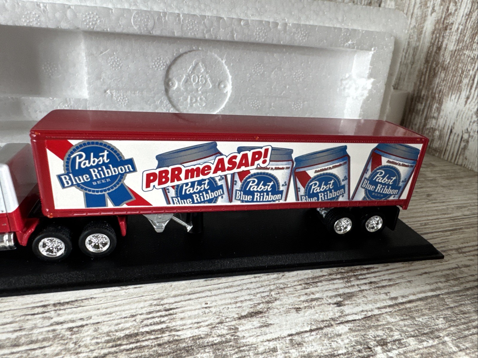 1/87 Scale Matchbox Pabst Blue Ribbon PBR Semi Truck With Trailer Beer.