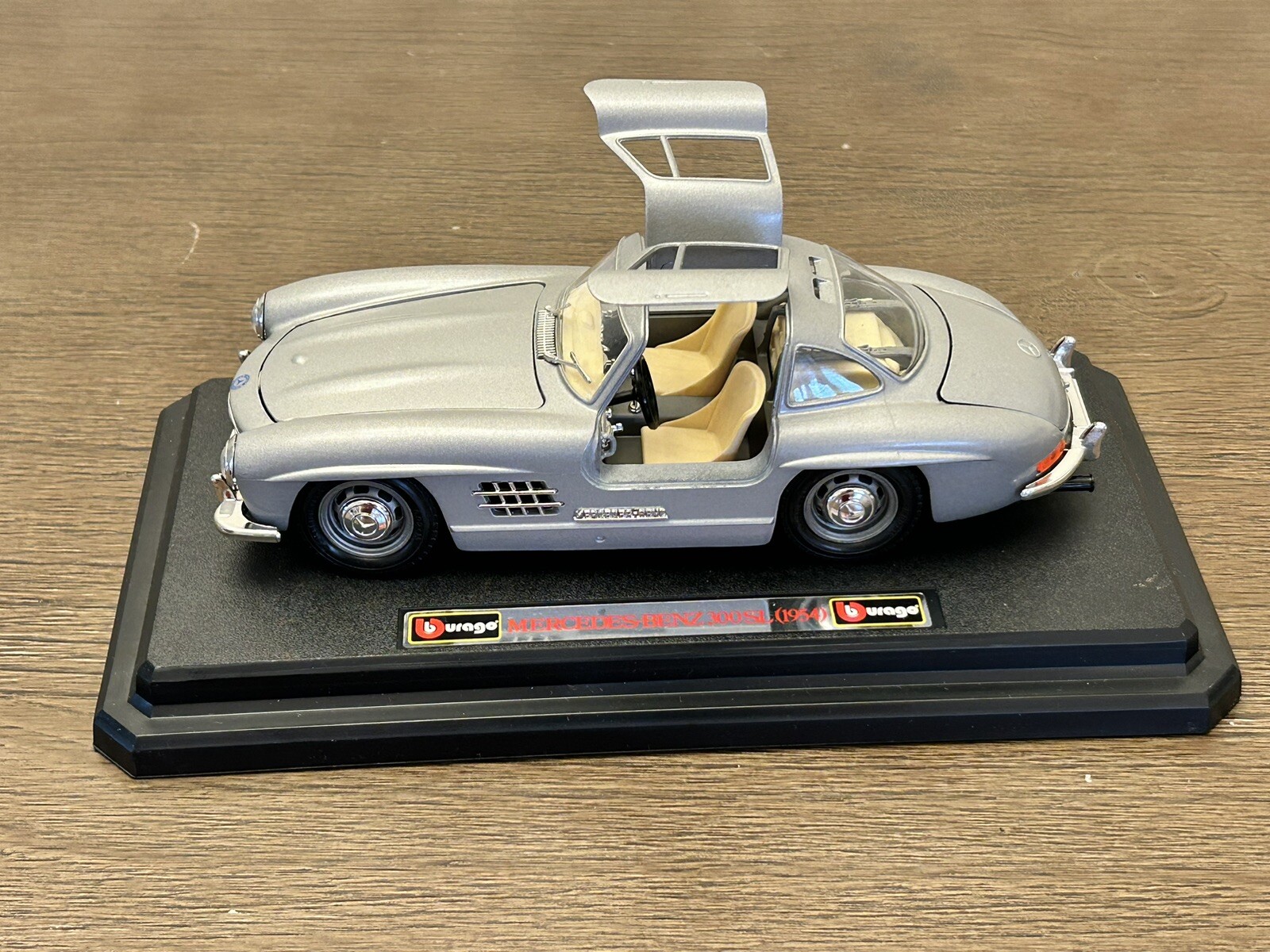 Burago Mercedes Benz 300SL 1954 1/24 Scale Gull Wing Diecast With Stand