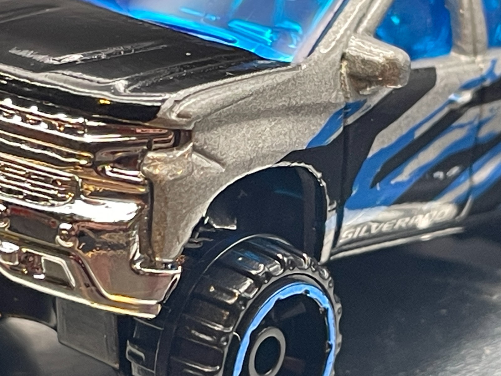 HOT WHEELS ’19 CHEVY SILVERADO TRAIL BOSS LT SILVER KMART EXCLUSIVE COLOR LOOSE