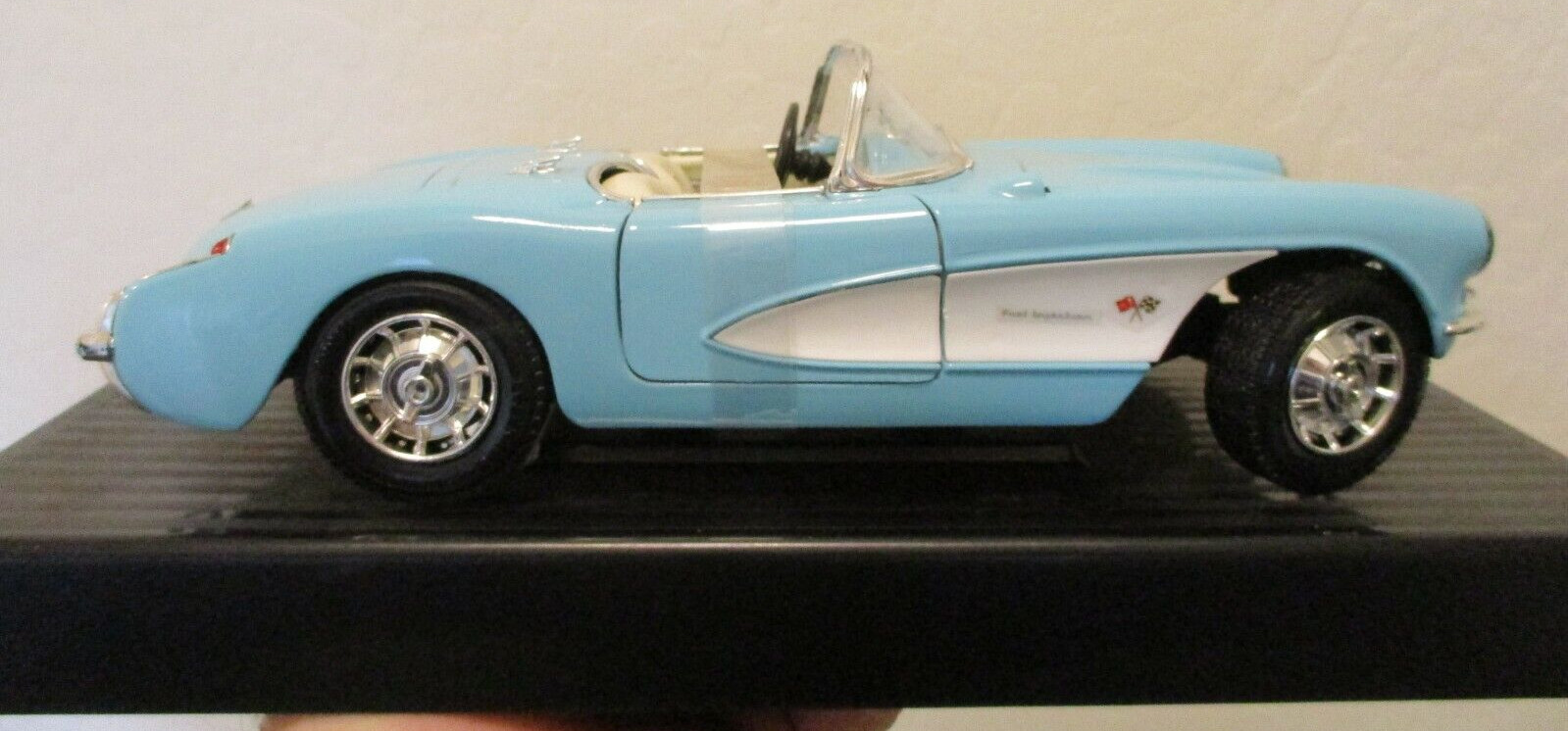 Road Tough Brand 1957 Corvette Light Blue and White 1:18 Diecast Metal W/Box ’57