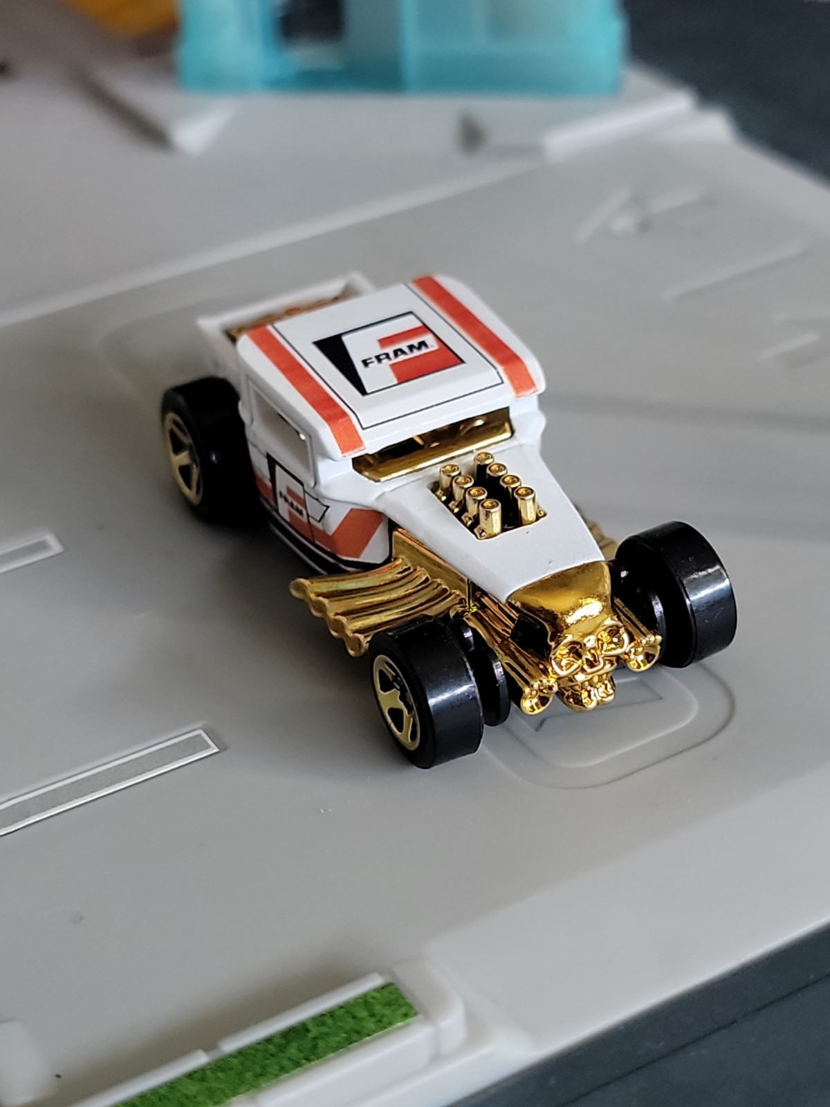 Hot Wheels CUSTOM white fram Bone Shaker (1983 silverado Version)