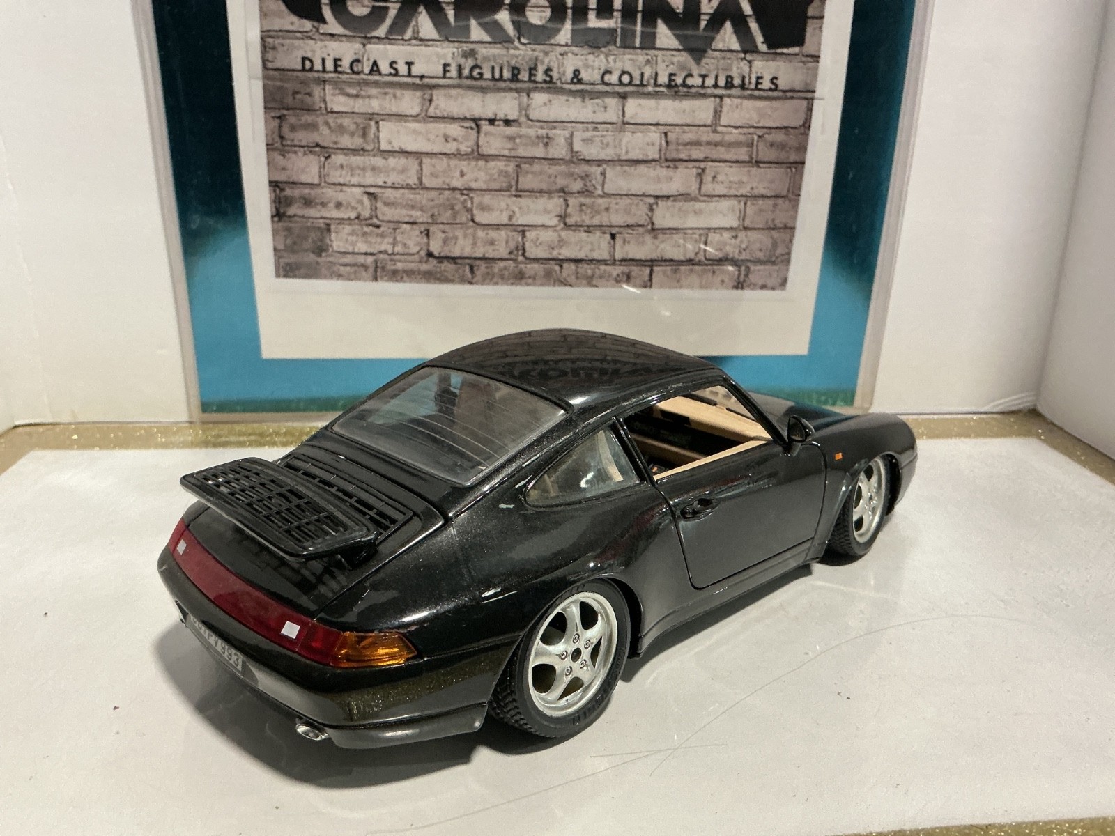 1:18 BURAGO 1993 PORSCHE 911 BLACK ON TAN
