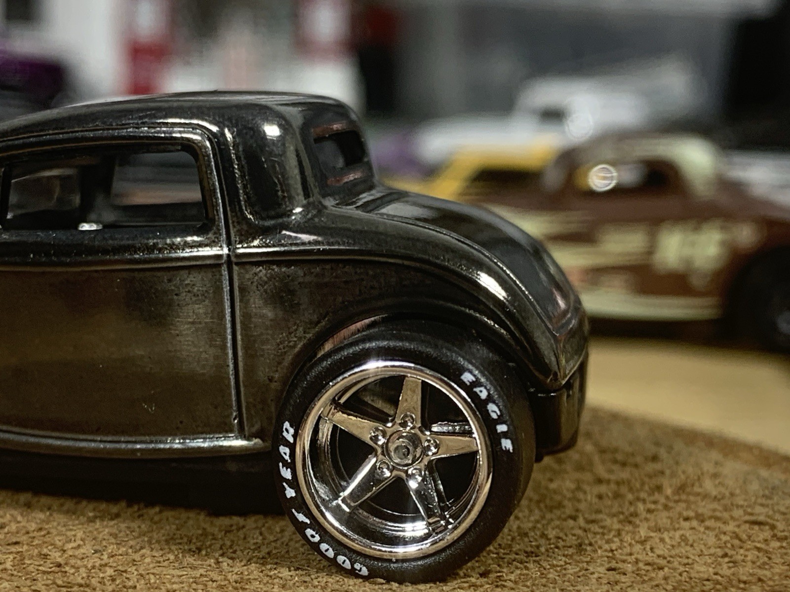 Hot Wheels Zinc Plated Custom ’32 Ford Hot Rod with Metal Base & Wheel Swap
