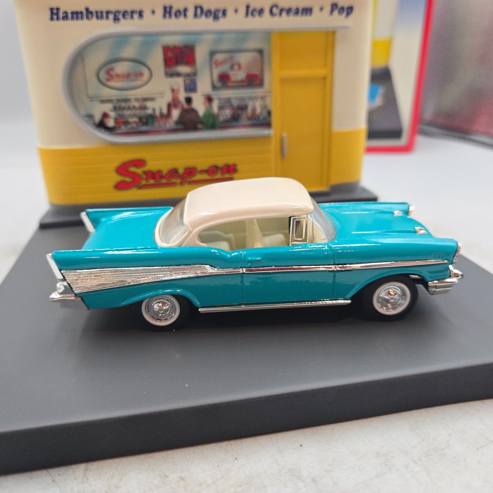 SNAP ON TOOLS RARE Snap-on 1950s Snappy’s Diner Diorama 1957 Chevy – READ DESC