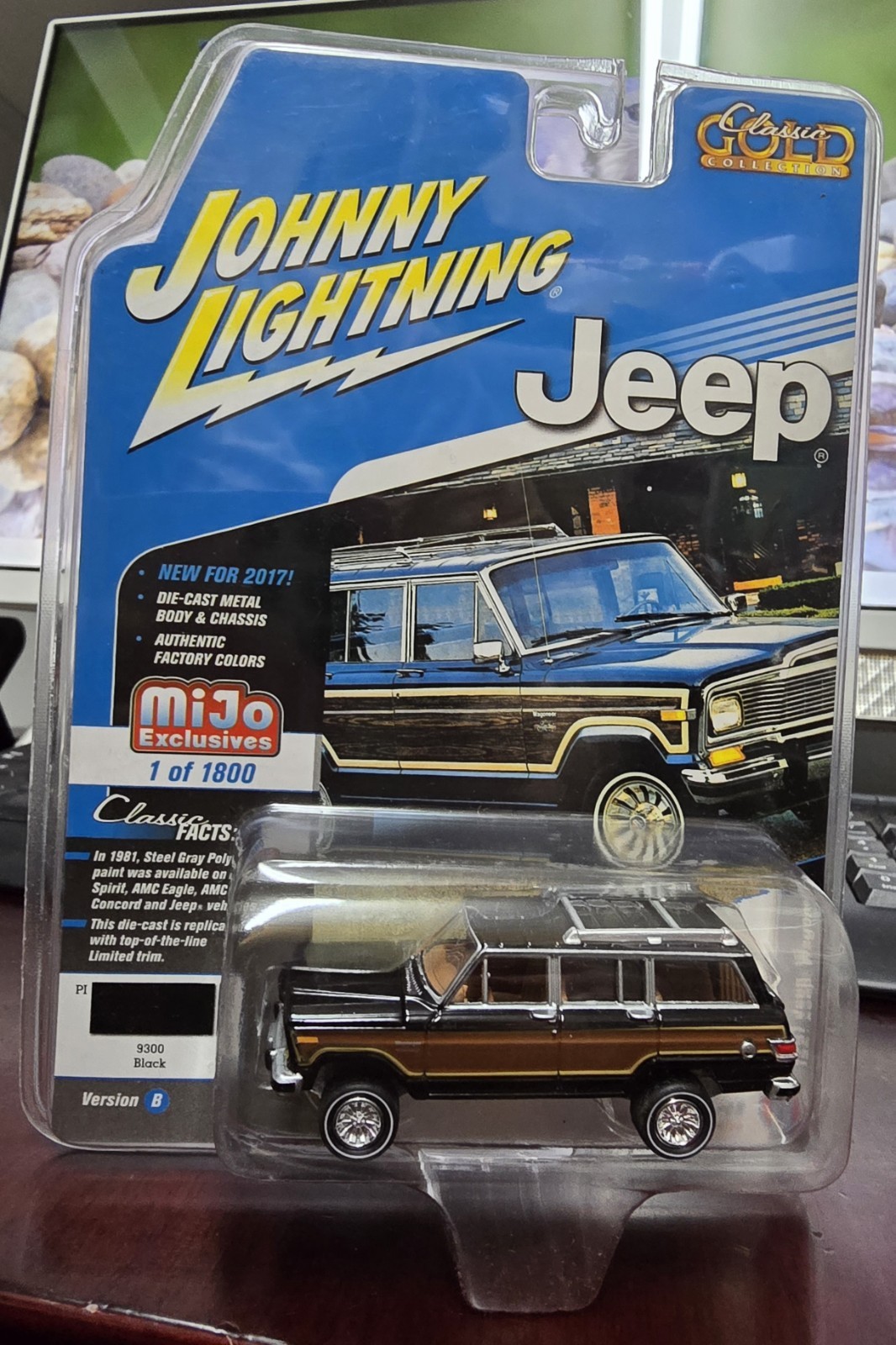 Johnny Lightning Mijo Exclusive Classic Gold Collection 1981 Jeep Wagoneer