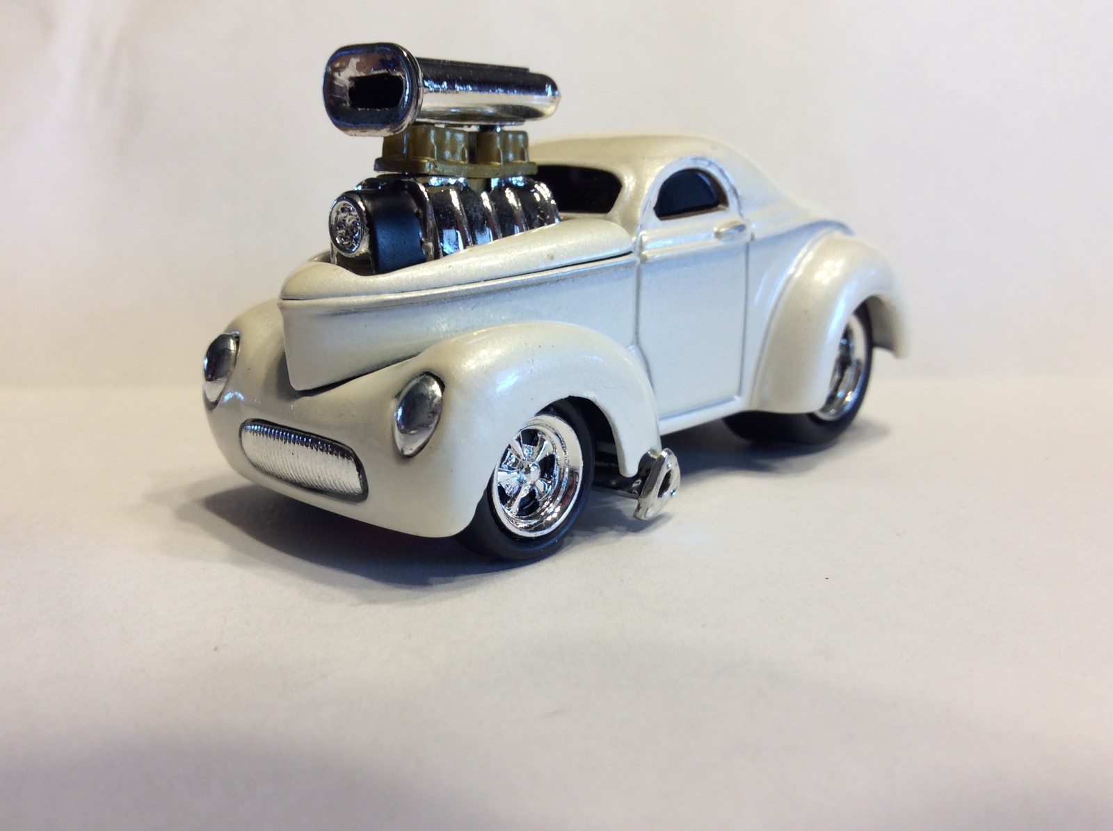 MUSCLE MACHINES 1941 41 WILLYS COUPE LIMITED EDITION – 1/64 DIECAST