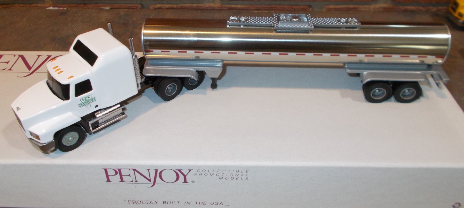 LCL Transit Tanker Green Bay, WI ’01 different door logo Penjoy Truck