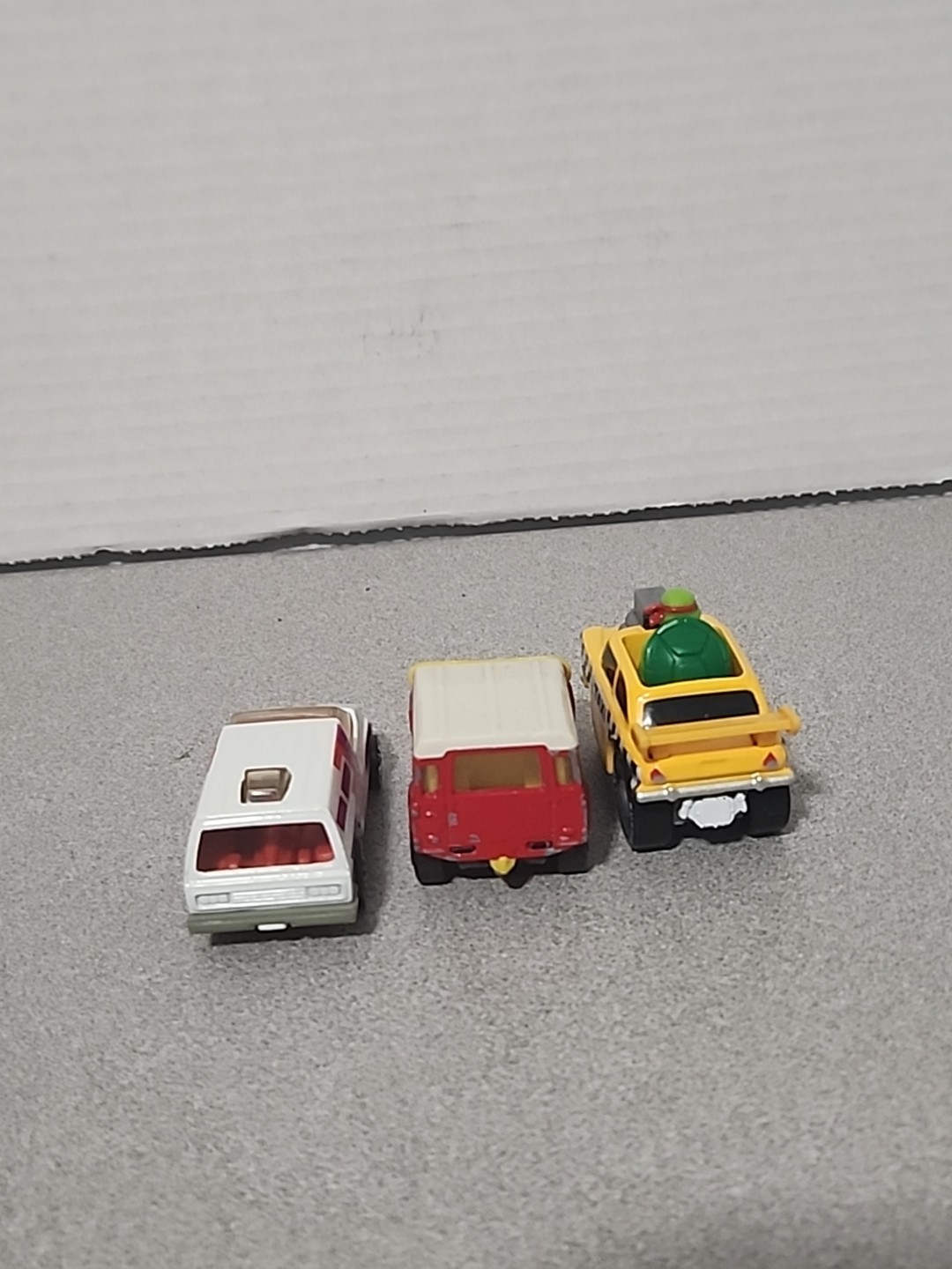 3 Loose Multicolor Cars Lot Of 3 ~ Red Valley Camp & Taxi