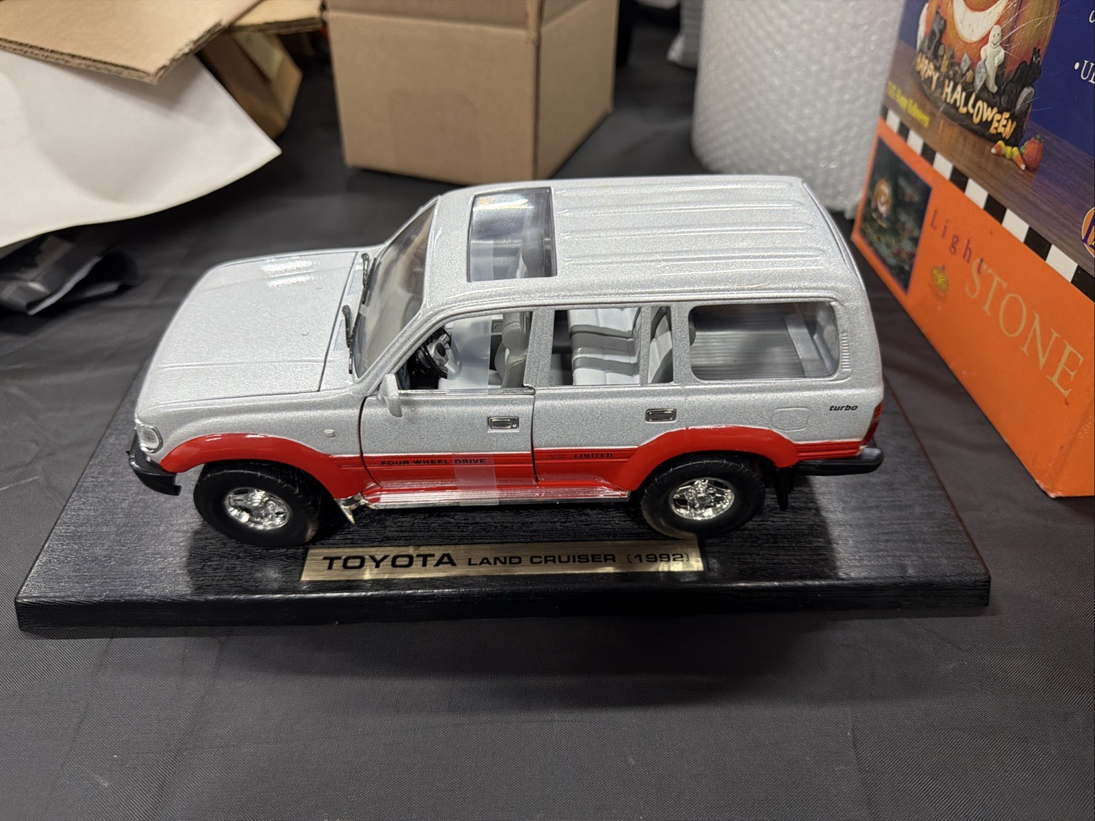 Road Tough 1992 Toyota Land Cruiser 1:18 Die-cast Metal Silver 4×4 No Box-J1/446
