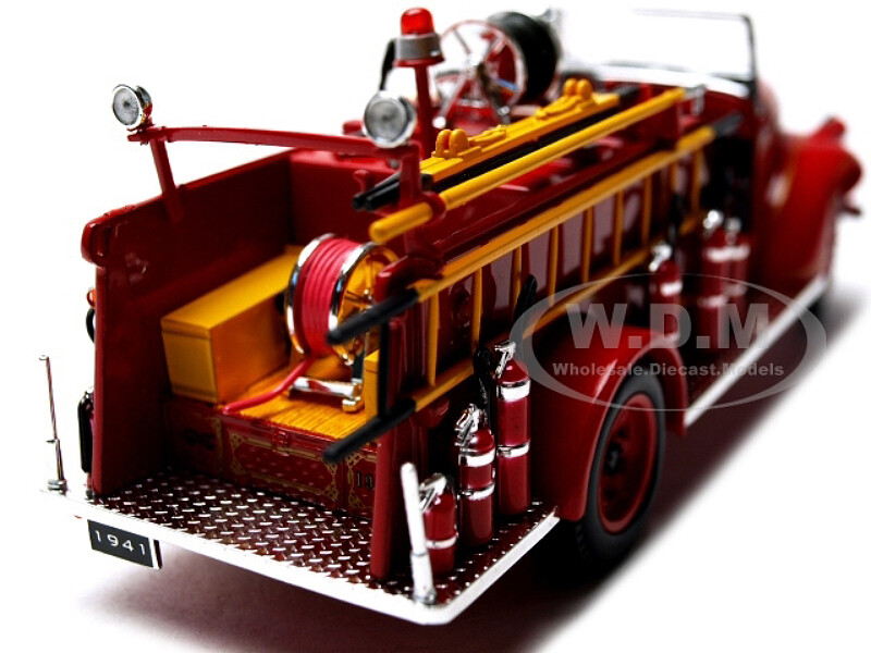 1941 GMC FIRE ENGINE TRUCK RED 1/32 DIECAST MODEL BY SIGNATURE MODELS 32348