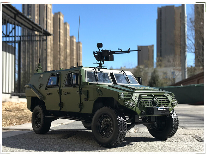 1:18 Dongfeng New Warrior China 70th Anniversary Parade Armored Diecast Model