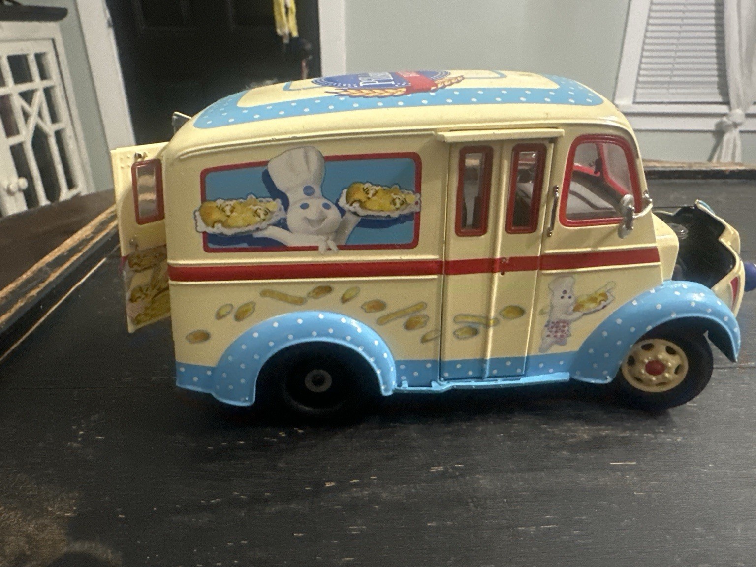 1950 DIVCO milk truck Pillsbury Doughboy Deliveries 1:24 Parts Repair
