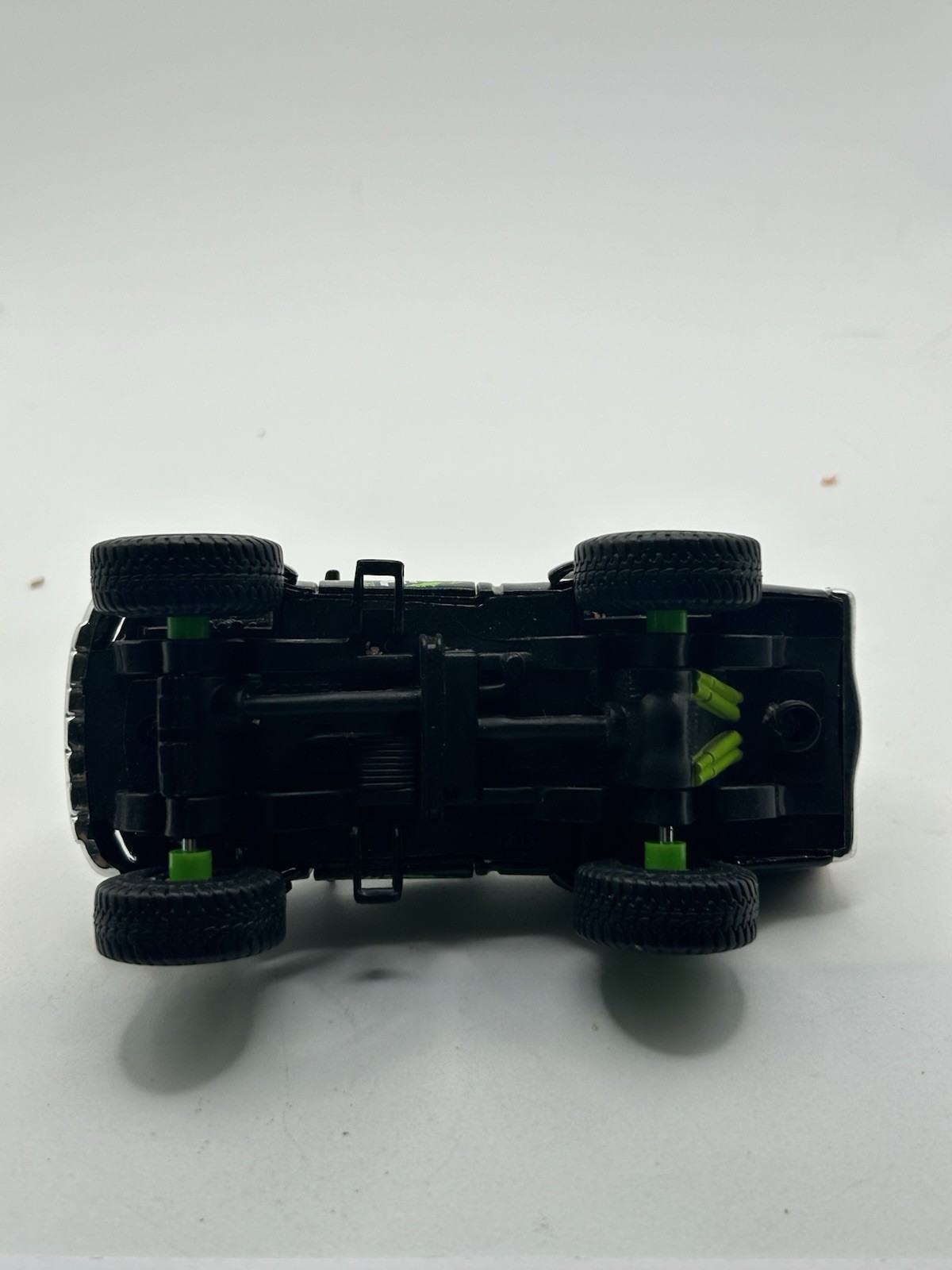 Maisto Die Cast Ford F-Series Armor Tech 4X4 1:46 Scale Truck