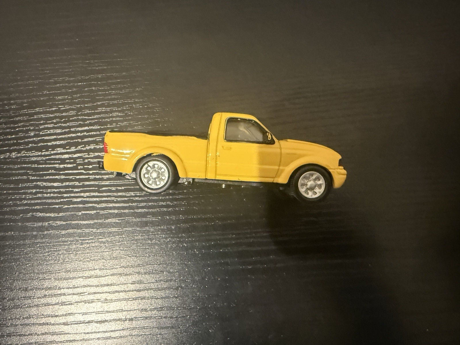 MOTOR MAX AMERICAN GRAFFITI 2001 FORD RANGER YELLOW 1:43 NEAR MINT – RARE