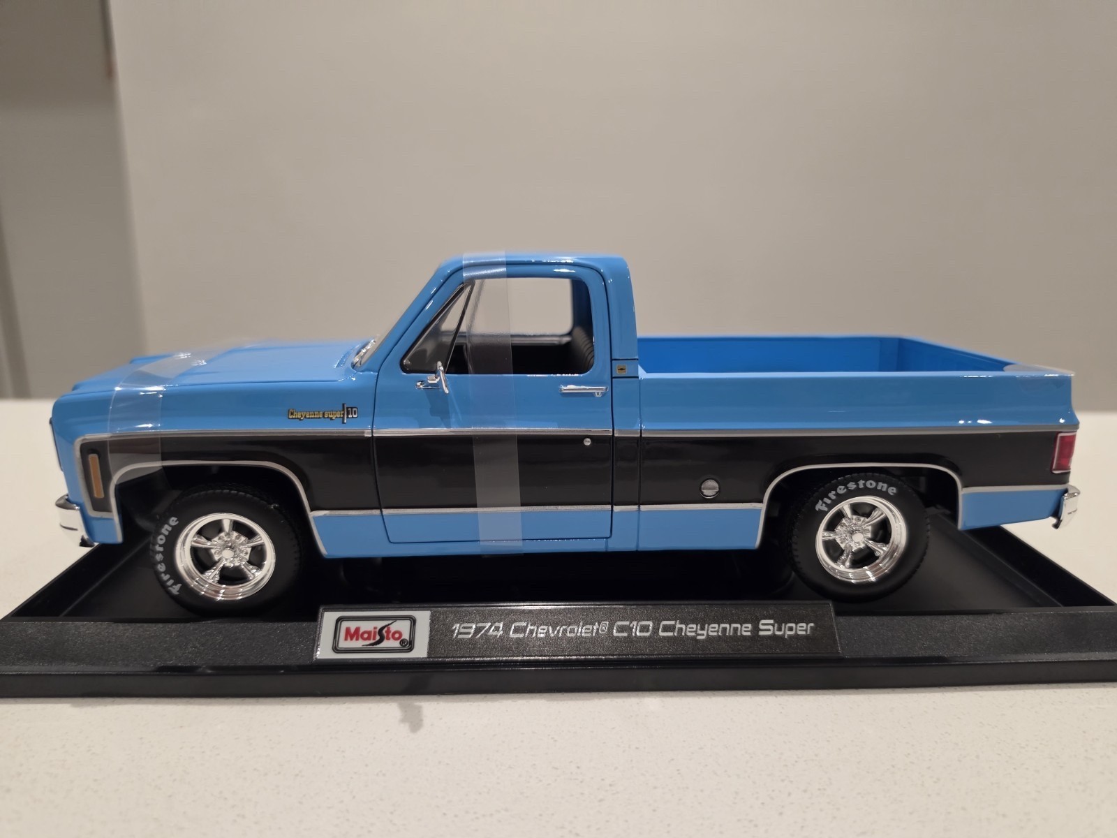 1974 Chevrolet C10 Cheyenne Super 1:18 Diecast Pickup Truck by Maisto New in Box