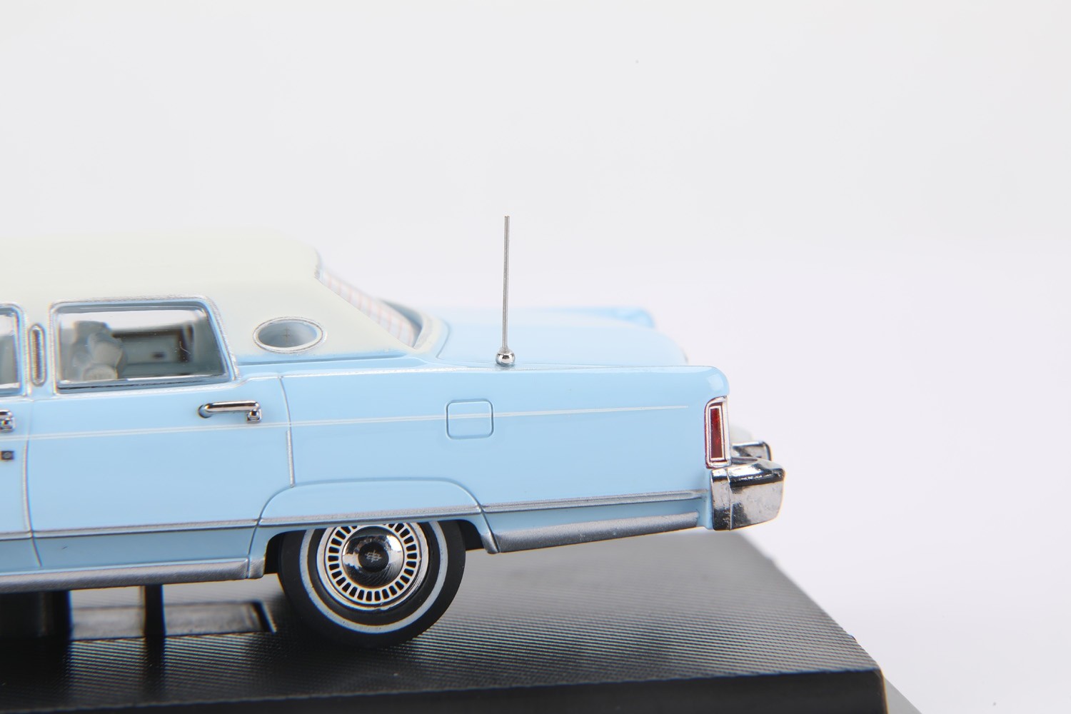 1979 Lincoln Continental Town Car Wedgewood Blue in 1:64 scale by Sun Star