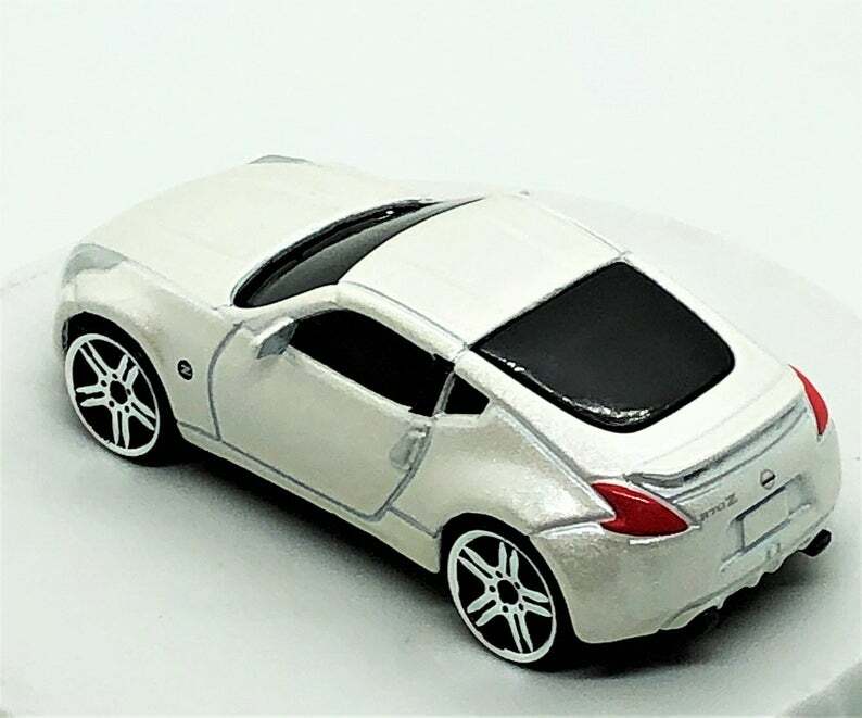 NISSAN 370 Z DIECAST METAL COLLECTOR CAR Pristine Condition/Factory Sealed 1/64
