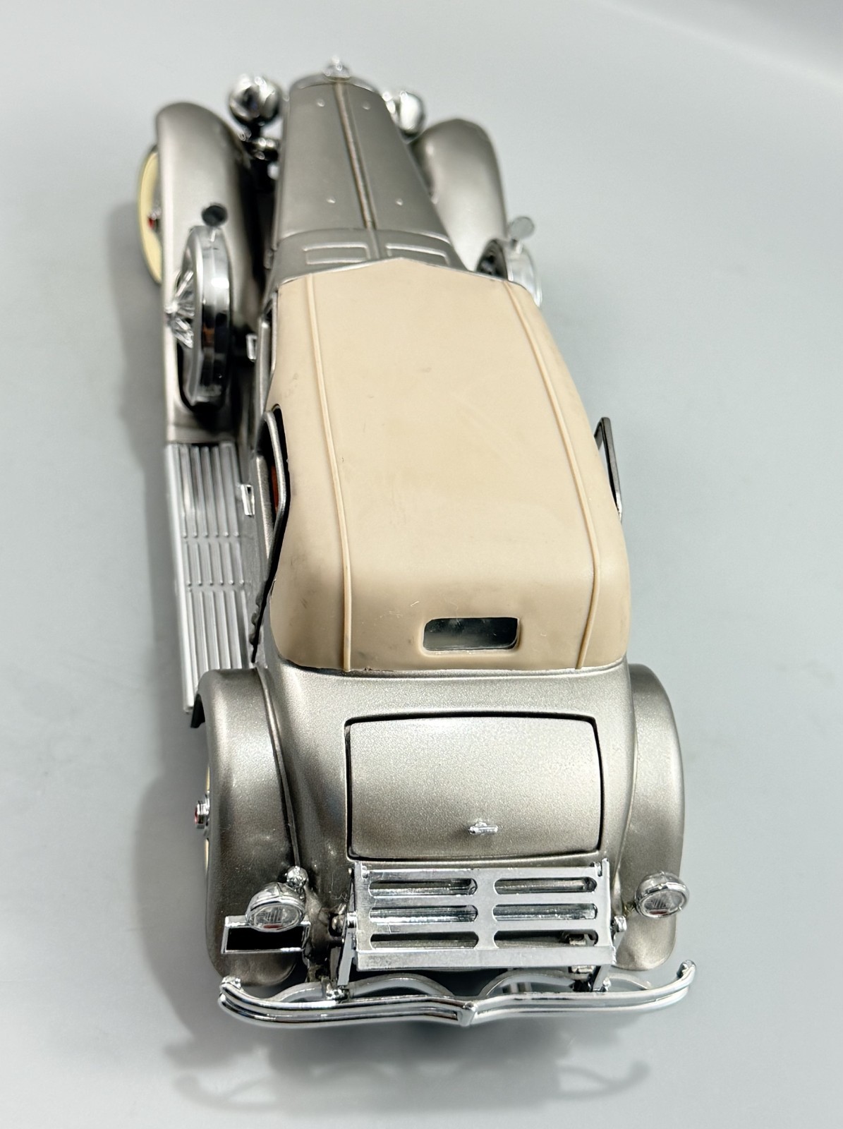 Franklin Mint 1933 Duesenberg SJ Twenty Grand Silver Diecast Model Car 1:24