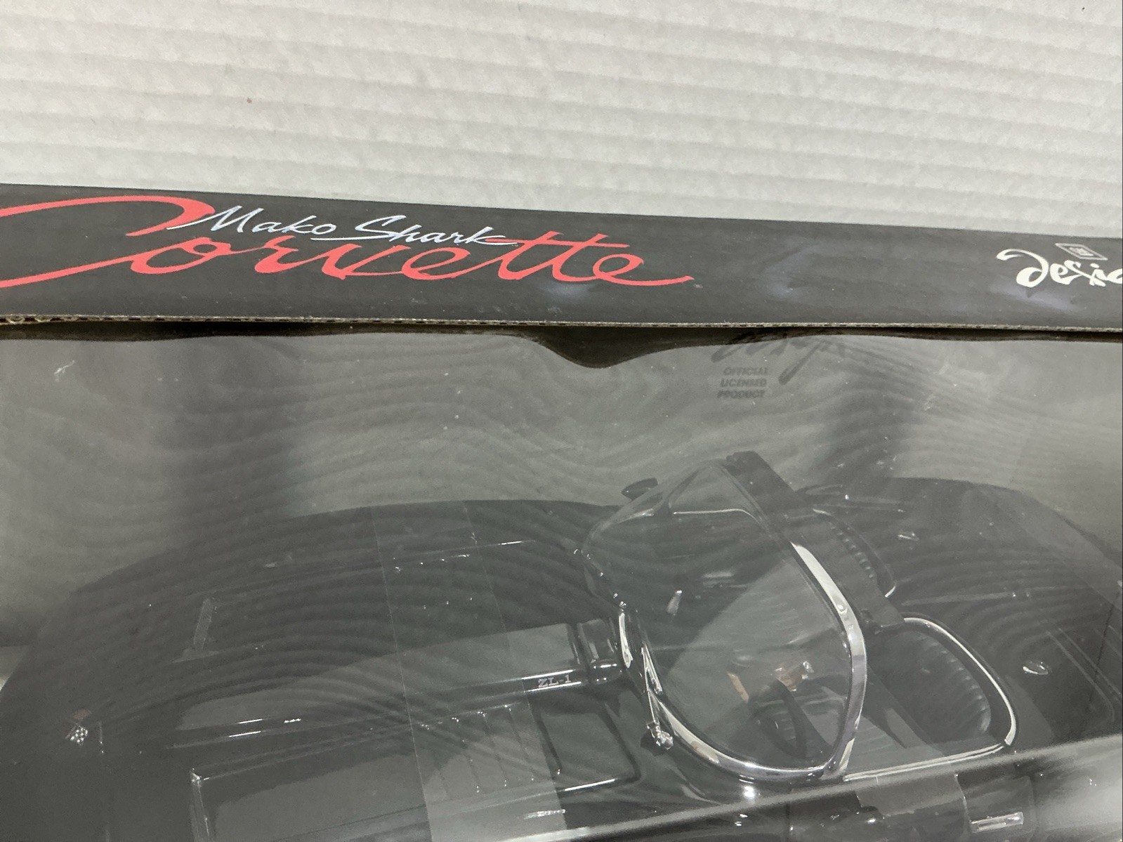 UT Mako Shark 1961 Chevrolet Corvette Concept 1:18 Diecast (NEW NIB)